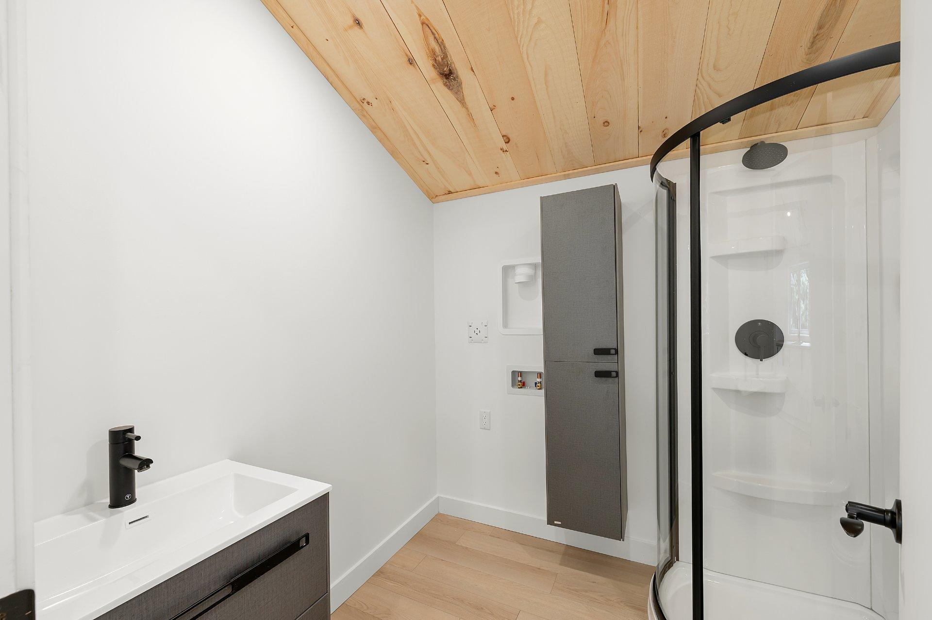 









1270


Ch. Masson

,
Sainte-Marguerite-du-Lac-Masson,




QC
J0T1L0

