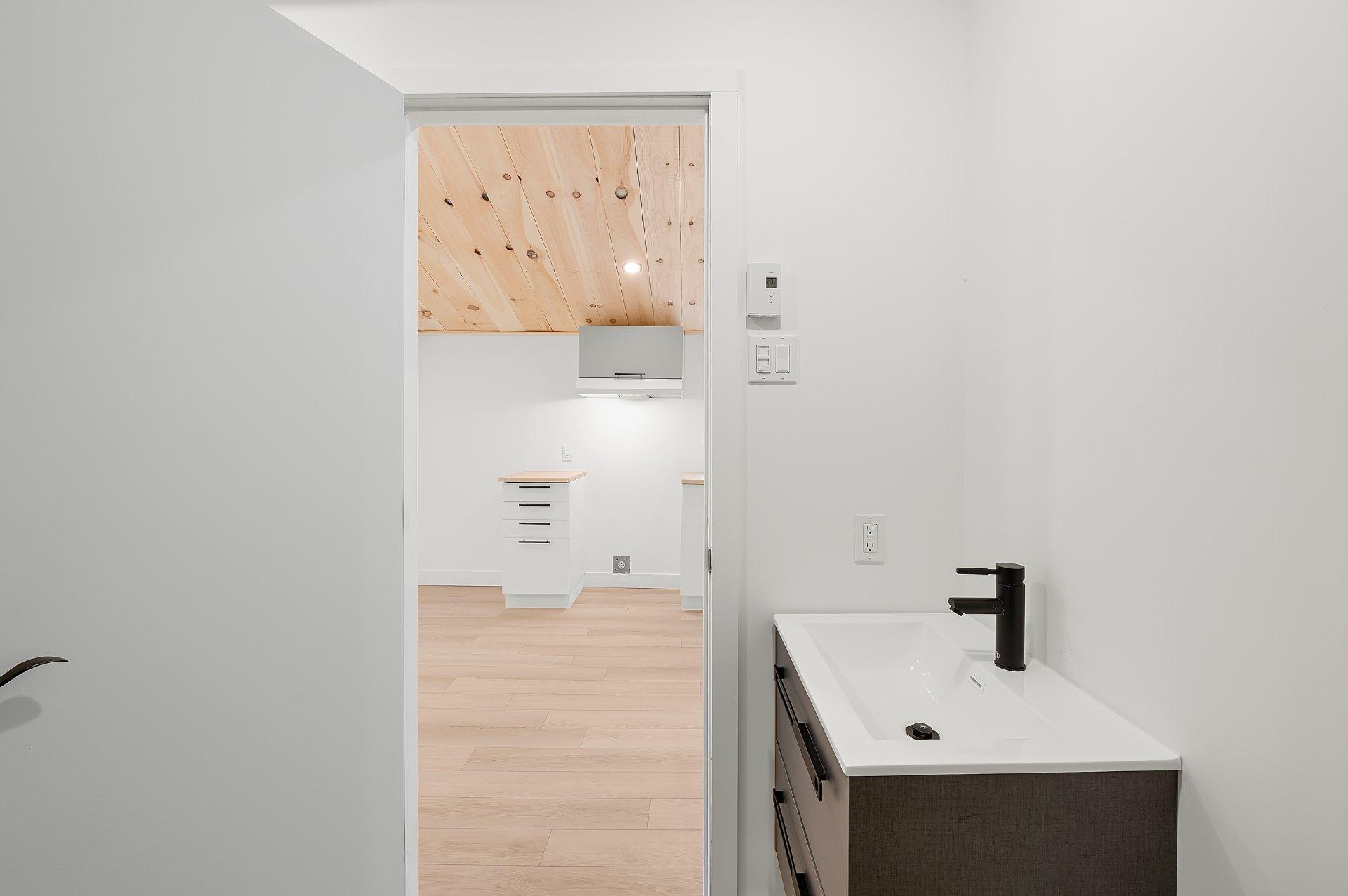 









1270


Ch. Masson

,
Sainte-Marguerite-du-Lac-Masson,




QC
J0T1L0

