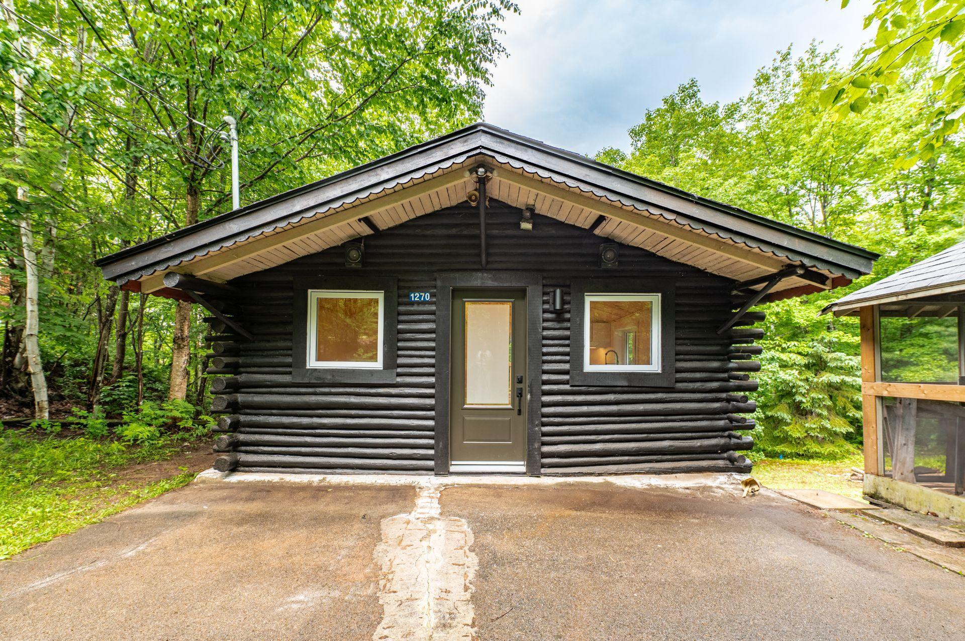 









1270


Ch. Masson

,
Sainte-Marguerite-du-Lac-Masson,




QC
J0T1L0

