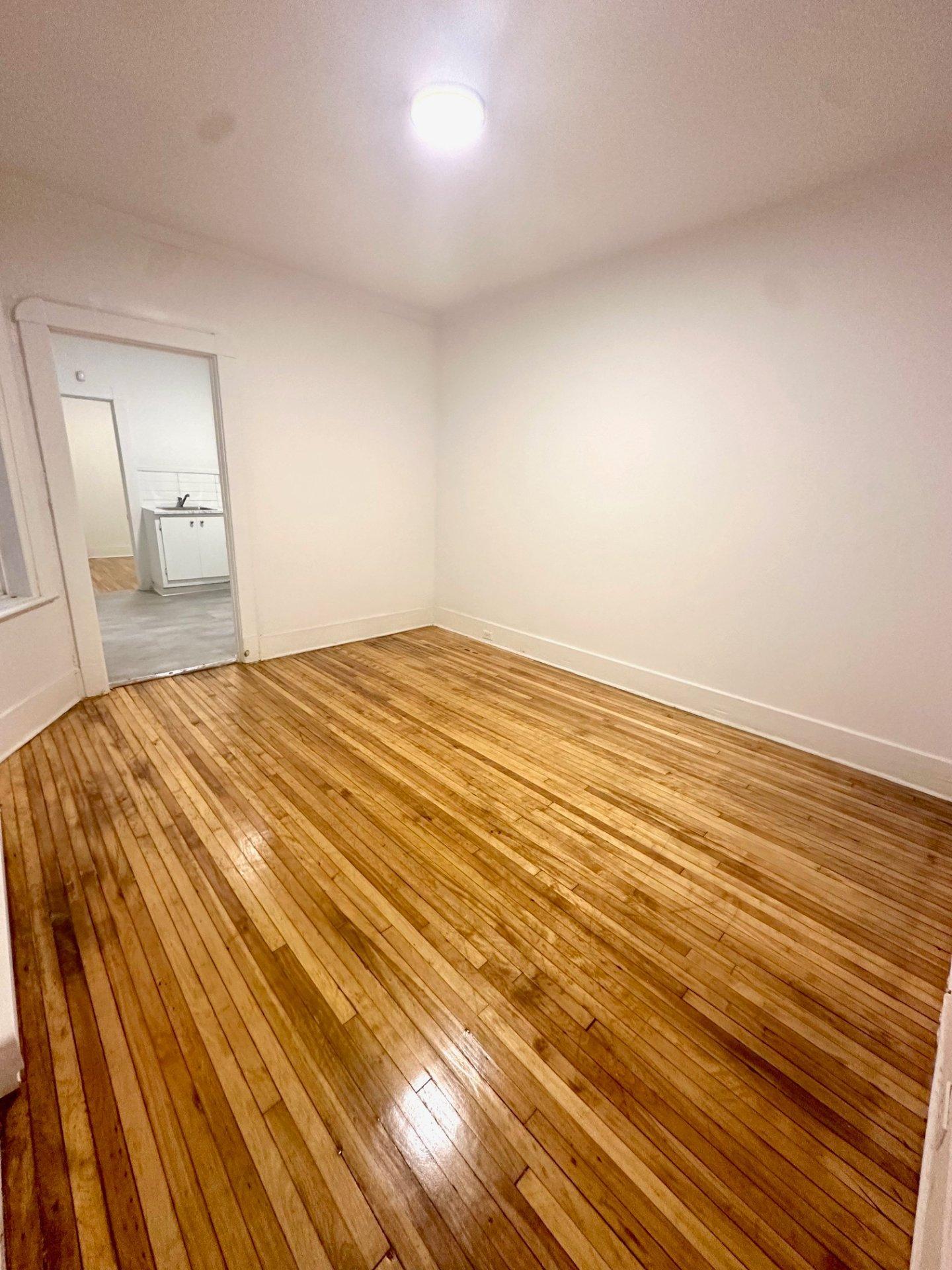 









6005


Rue De Normanville

,
Montréal (Rosemont/La Petite-Patrie),




QC
H2S2B5

