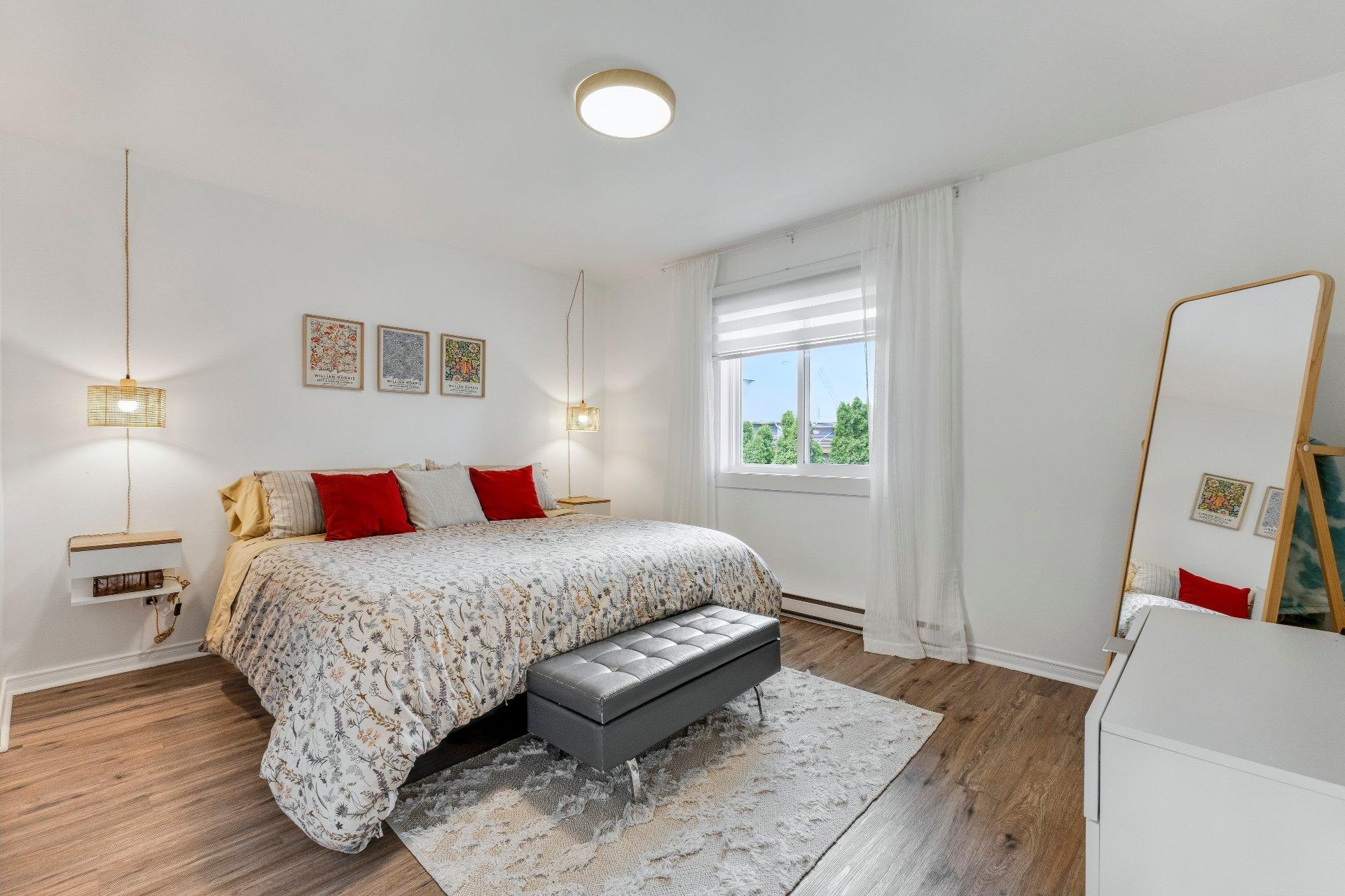 









86Z


Rue Phaneuf

,
Saint-Jean-sur-Richelieu,




QC
J2X5S6

