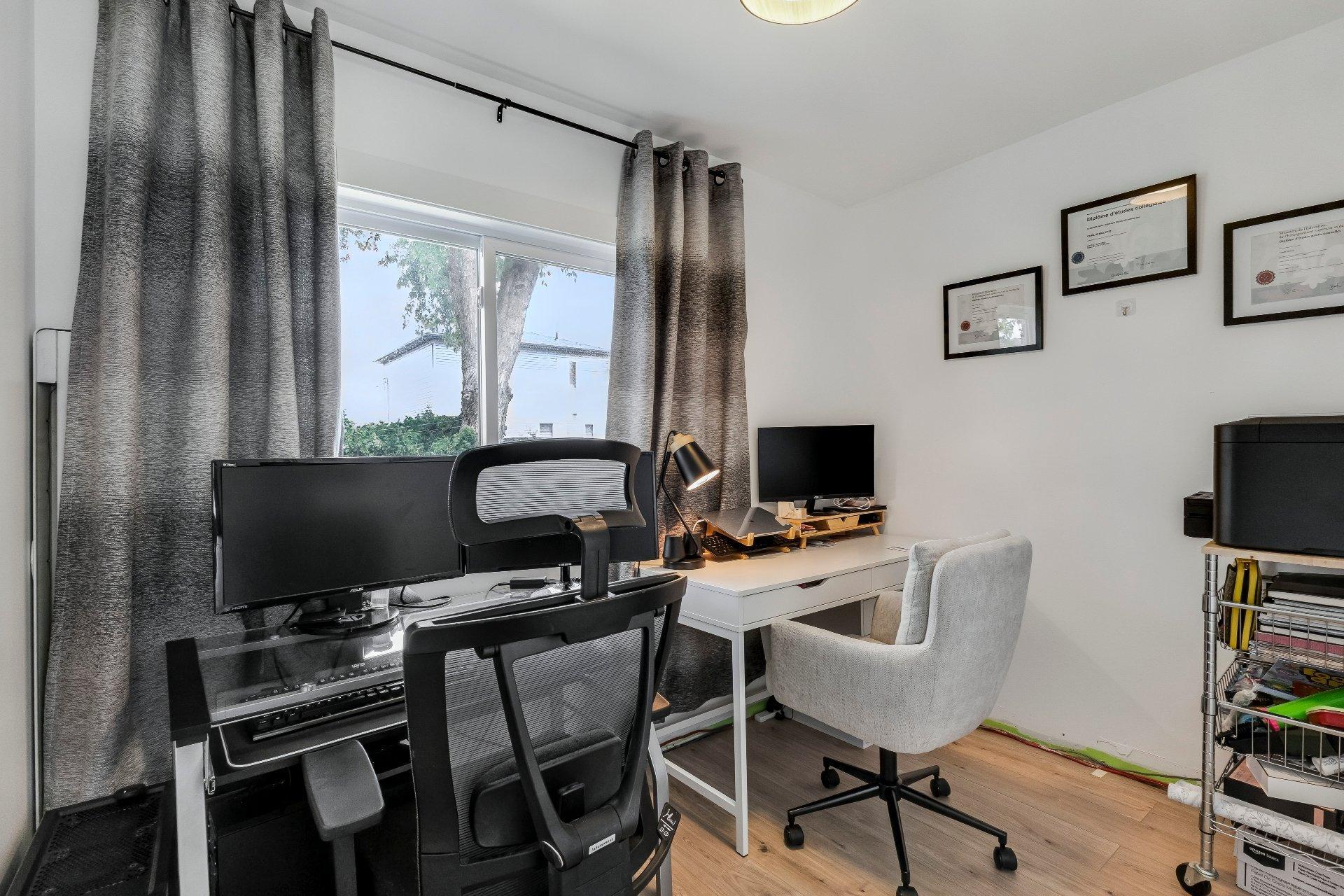 









86Z


Rue Phaneuf

,
Saint-Jean-sur-Richelieu,




QC
J2X5S6

