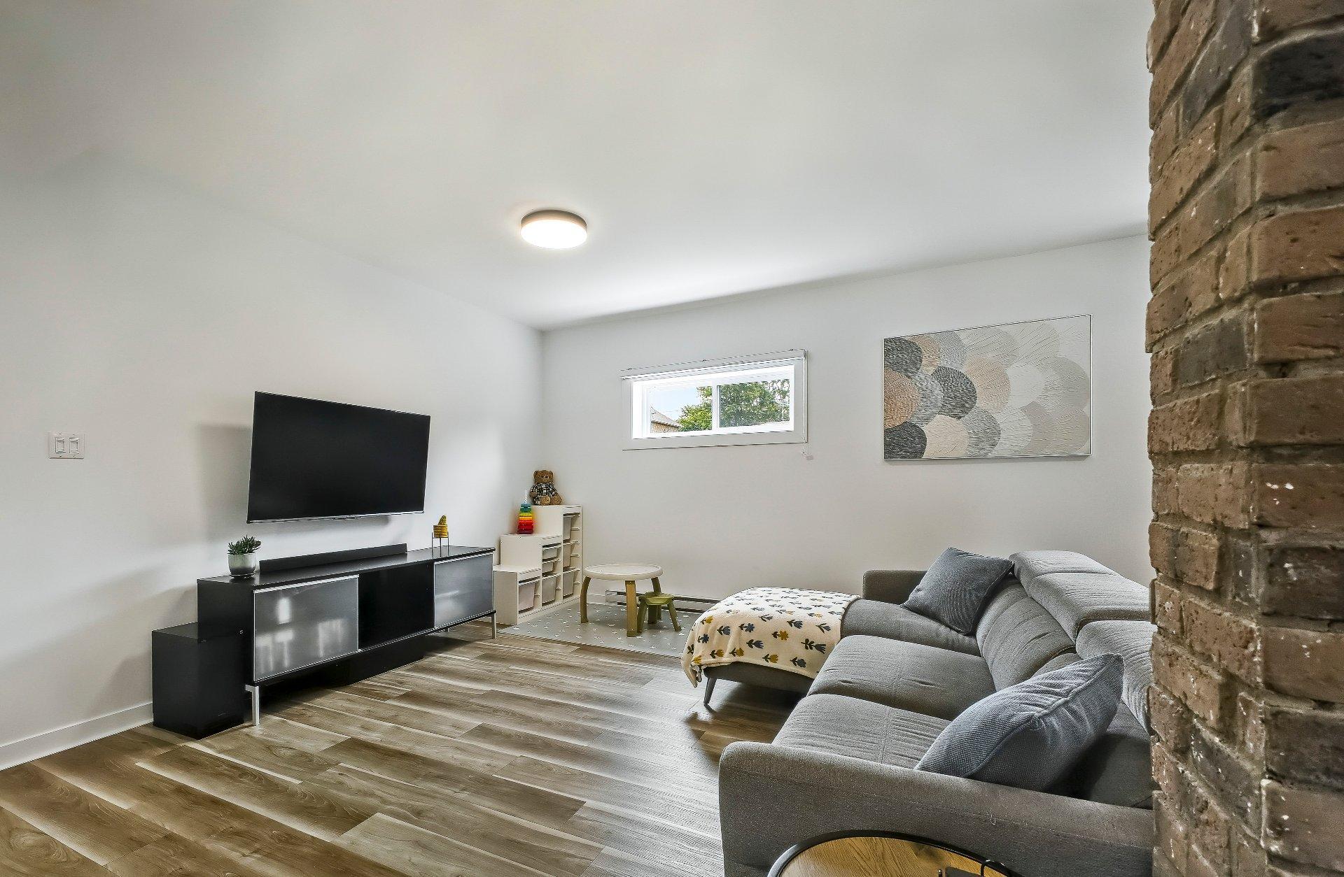 









86Z


Rue Phaneuf

,
Saint-Jean-sur-Richelieu,




QC
J2X5S6

