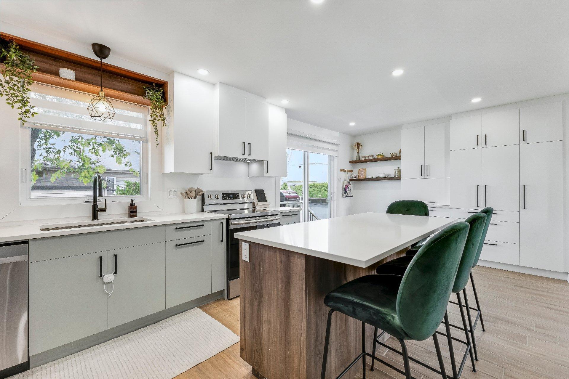 









86Z


Rue Phaneuf

,
Saint-Jean-sur-Richelieu,




QC
J2X5S6

