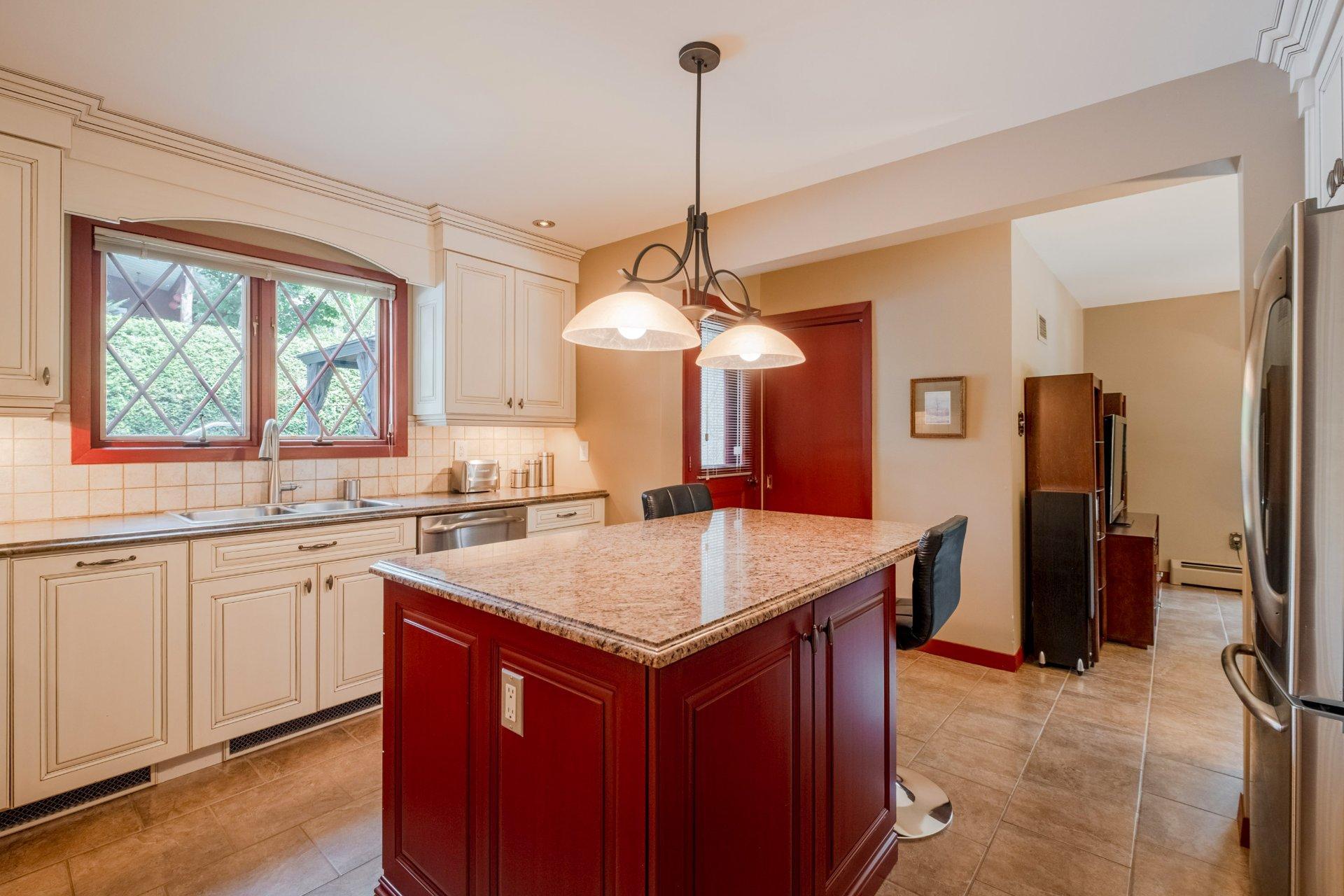 









410


Rue Denonville

,
Sherbrooke (Les Nations),




QC
J1J2K2

