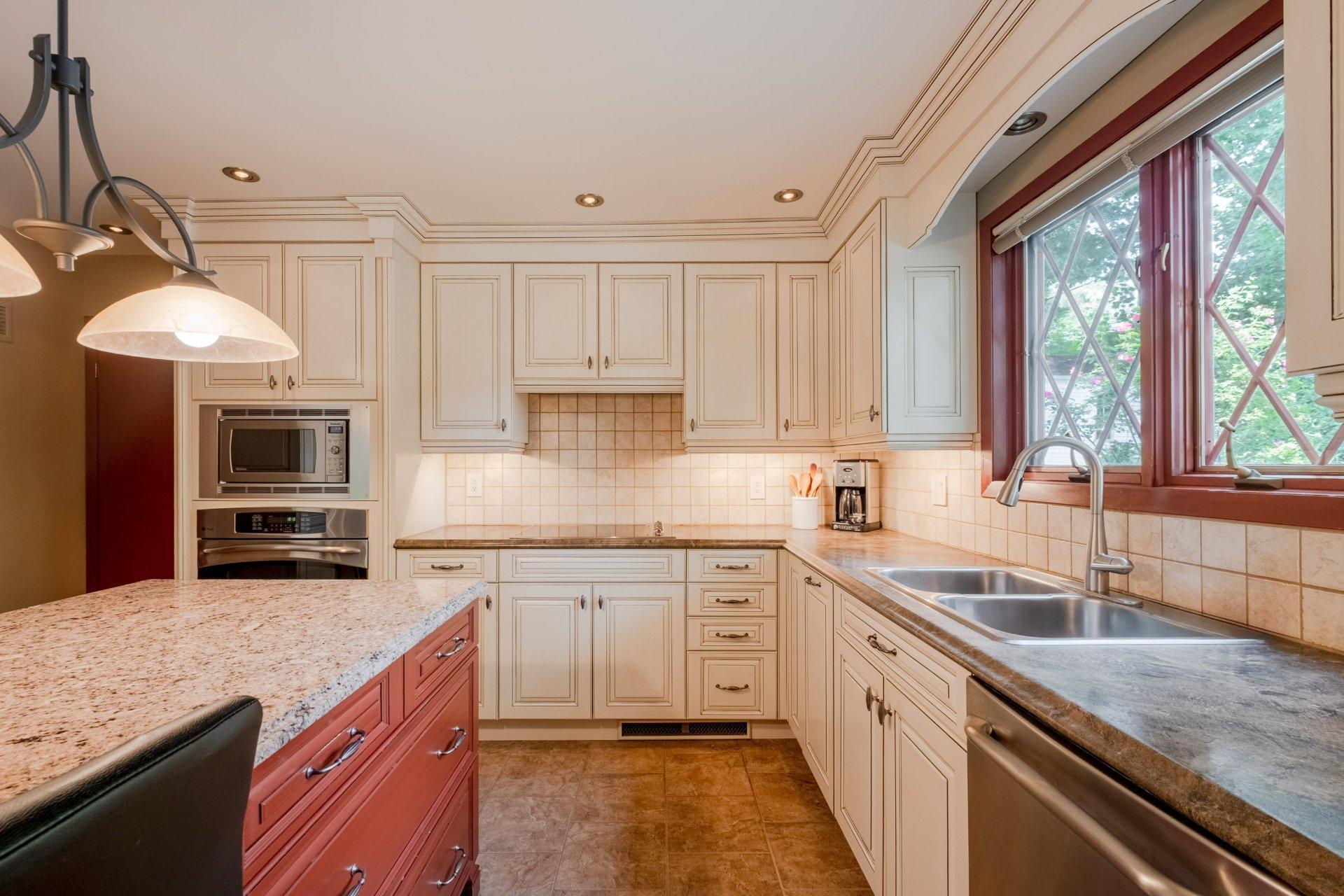 









410


Rue Denonville

,
Sherbrooke (Les Nations),




QC
J1J2K2

