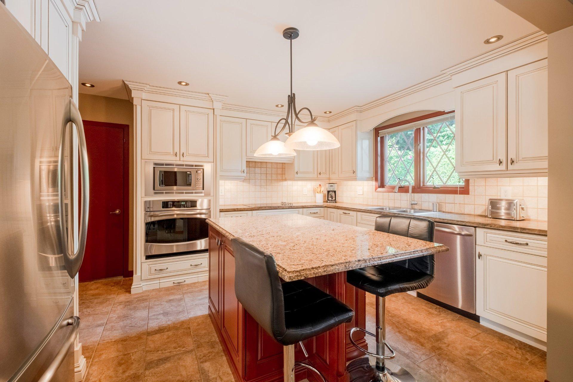 









410


Rue Denonville

,
Sherbrooke (Les Nations),




QC
J1J2K2


