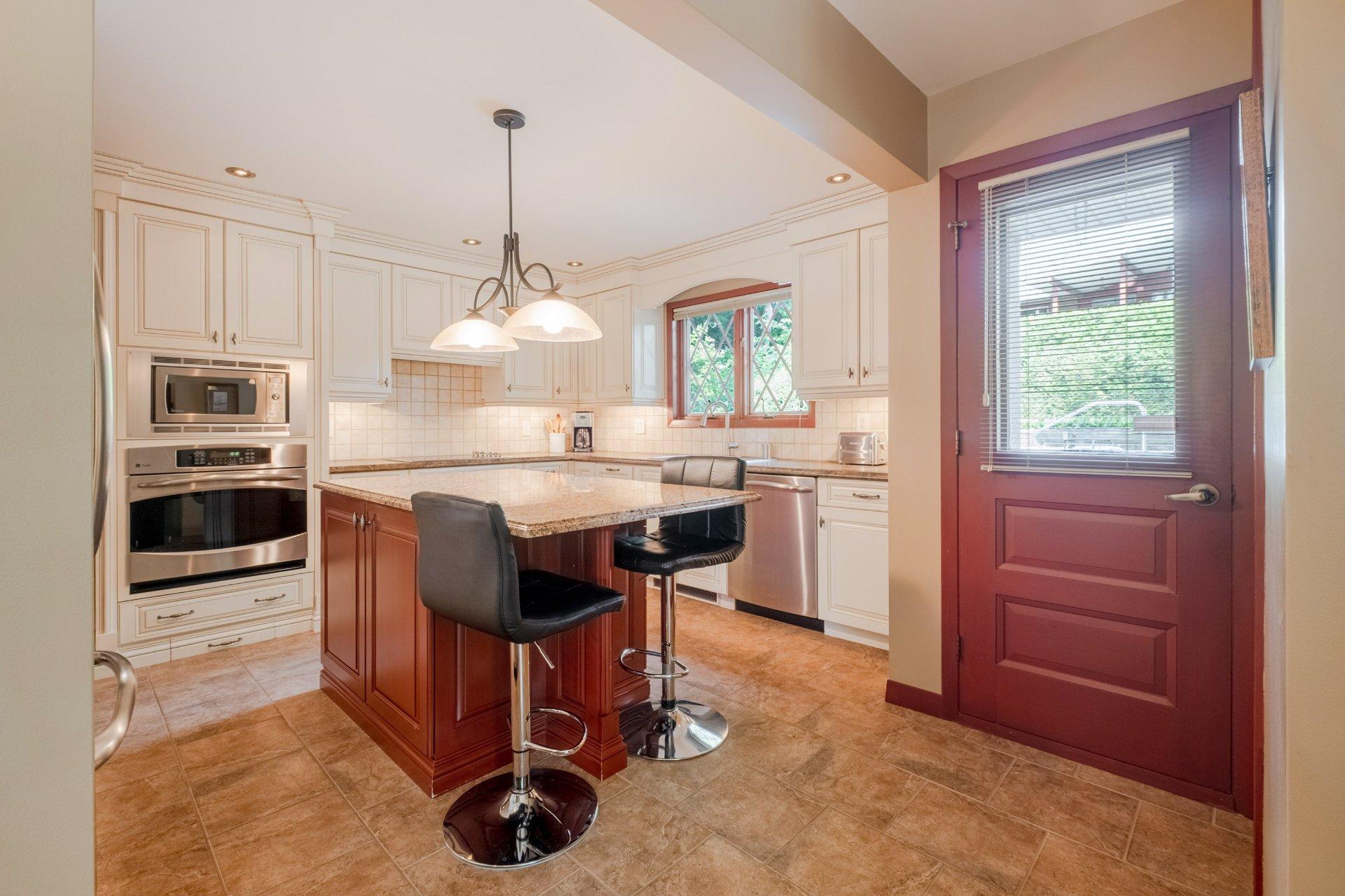 









410


Rue Denonville

,
Sherbrooke (Les Nations),




QC
J1J2K2

