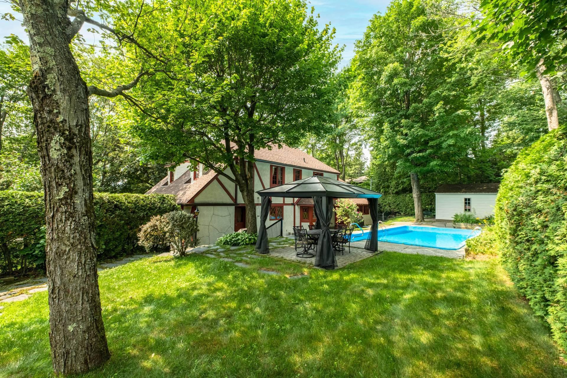 









410


Rue Denonville

,
Sherbrooke (Les Nations),




QC
J1J2K2

