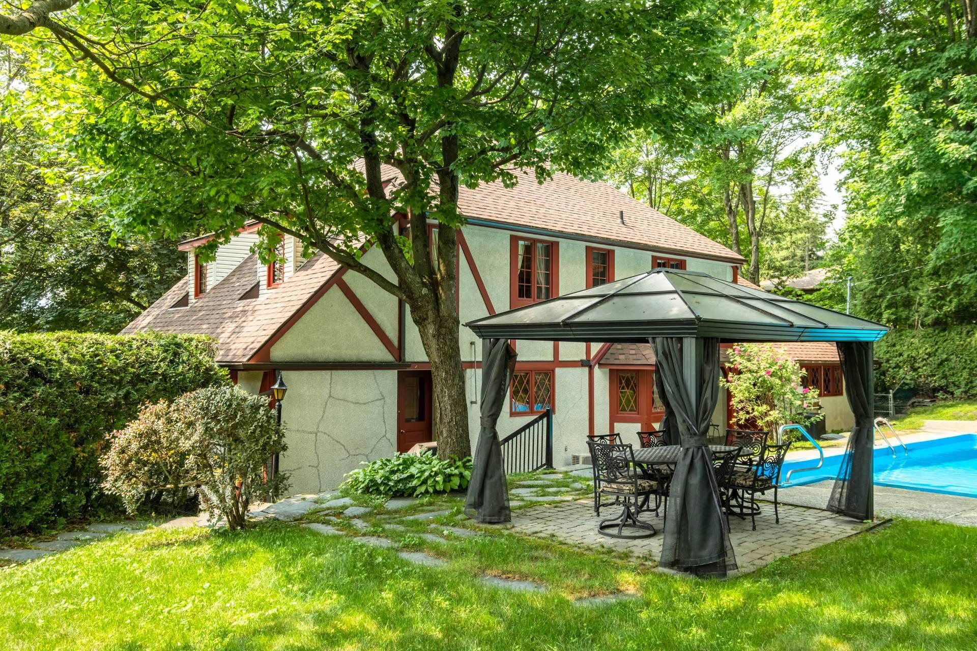









410


Rue Denonville

,
Sherbrooke (Les Nations),




QC
J1J2K2

