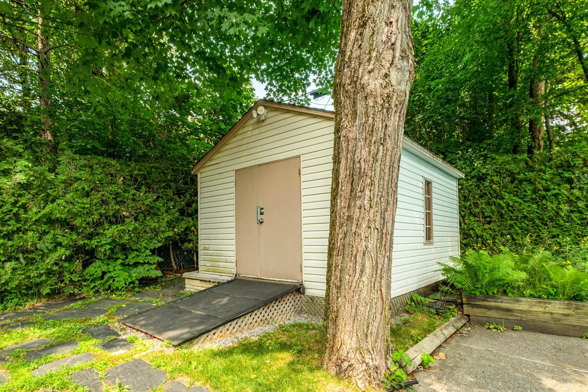 









410


Rue Denonville

,
Sherbrooke (Les Nations),




QC
J1J2K2

