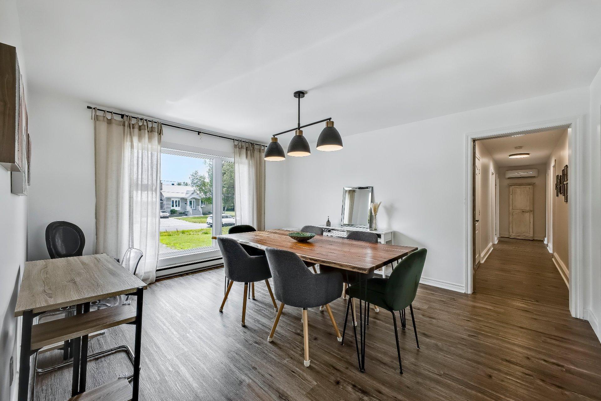 









86


Rue Phaneuf

,
Saint-Jean-sur-Richelieu,




QC
J2X5S6

