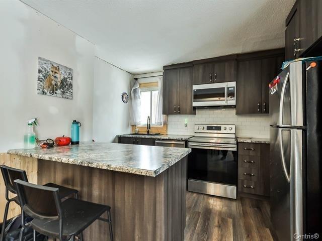 









241


Rue Church

,
Gatineau (Buckingham),




QC
J8L1R2


