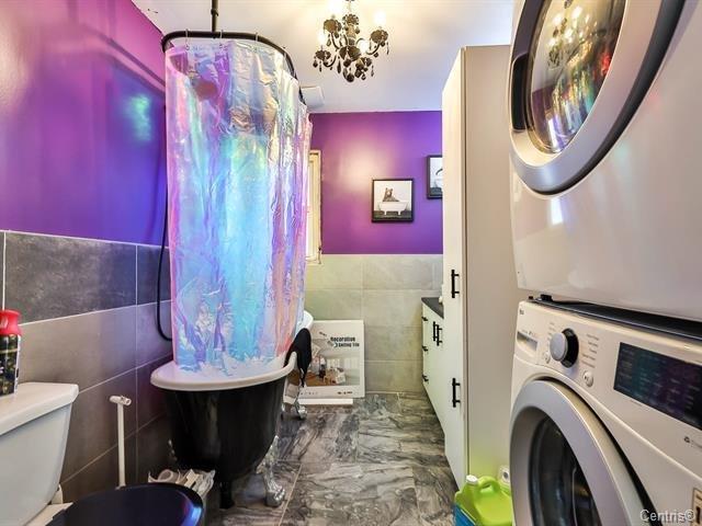 









241


Rue Church

,
Gatineau (Buckingham),




QC
J8L1R2

