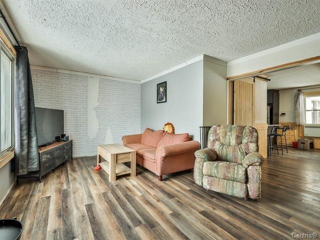 









241


Rue Church

,
Gatineau (Buckingham),




QC
J8L1R2

