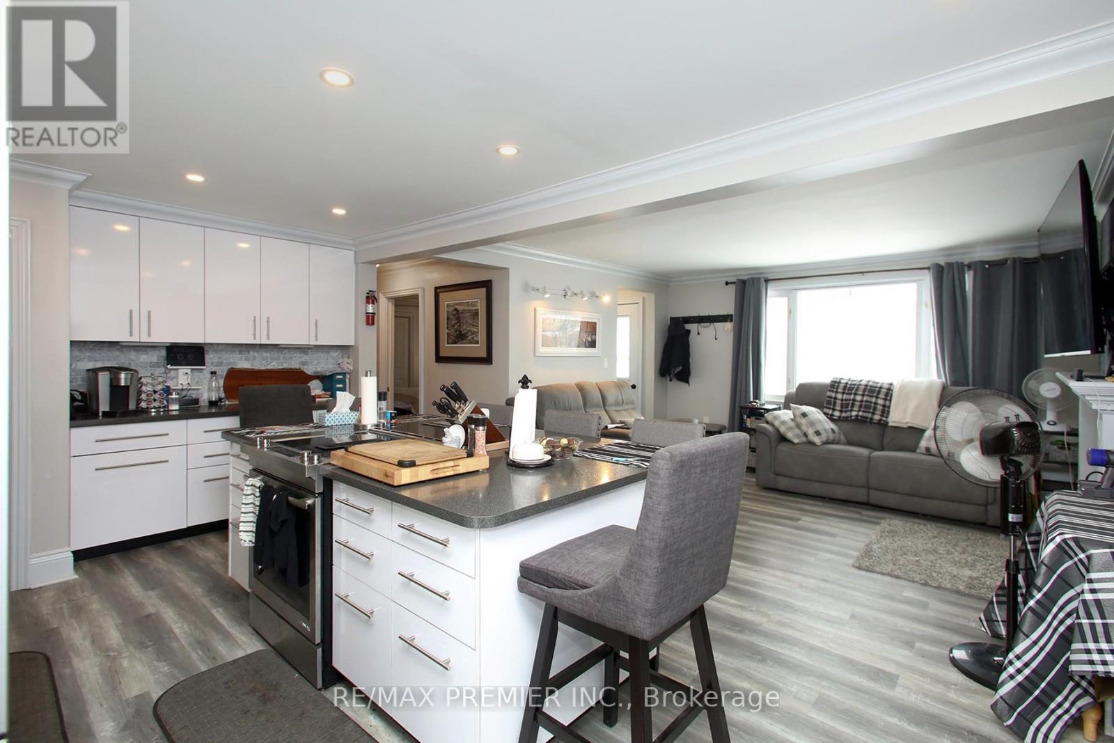 












1914 LIVERPOOL ROAD

,
Pickering,




Ontario
L1V1W5

