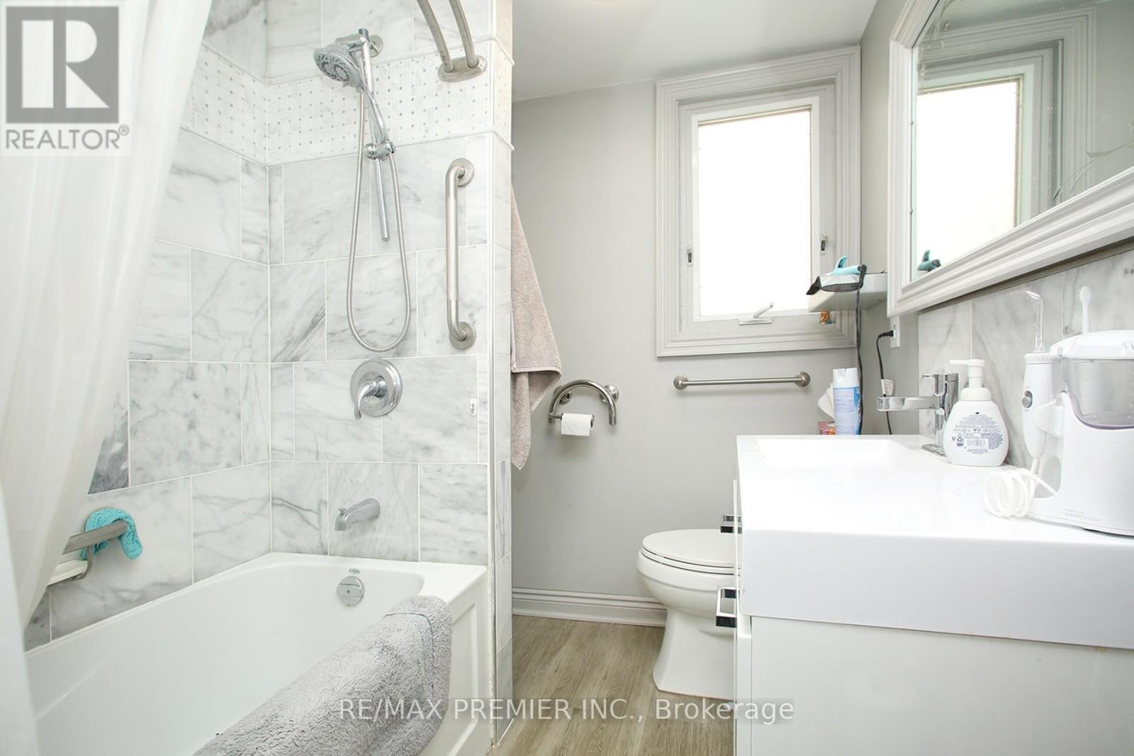 












1914 LIVERPOOL ROAD

,
Pickering,




Ontario
L1V1W5

