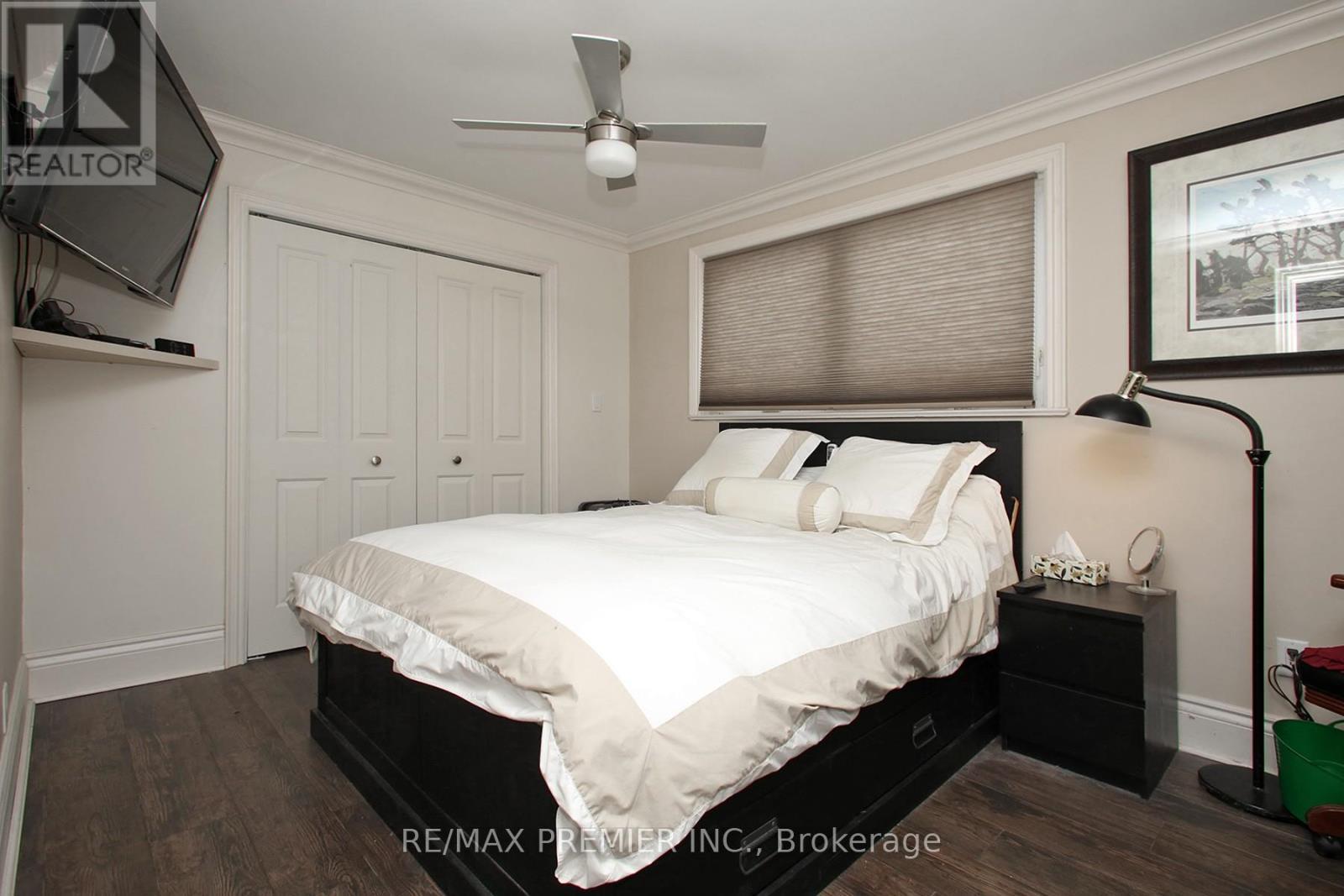 












1914 LIVERPOOL ROAD

,
Pickering,




Ontario
L1V1W5


