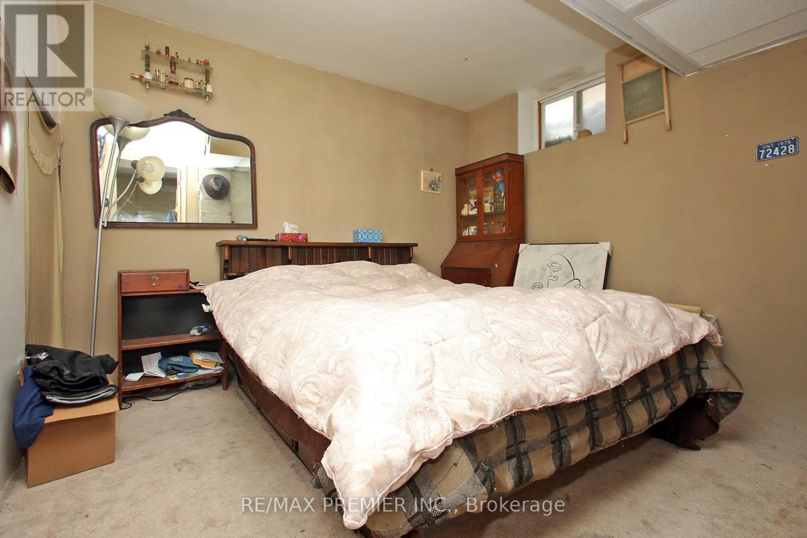 












1914 LIVERPOOL ROAD

,
Pickering,




Ontario
L1V1W5

