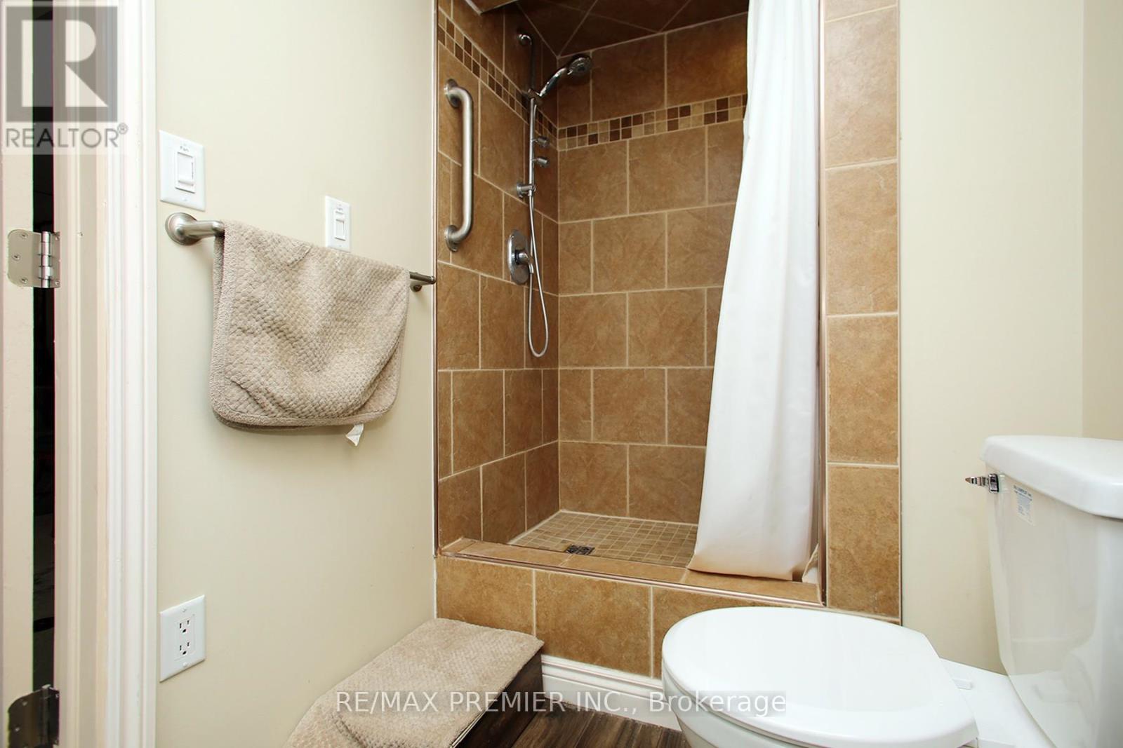 












1914 LIVERPOOL ROAD

,
Pickering,




Ontario
L1V1W5

