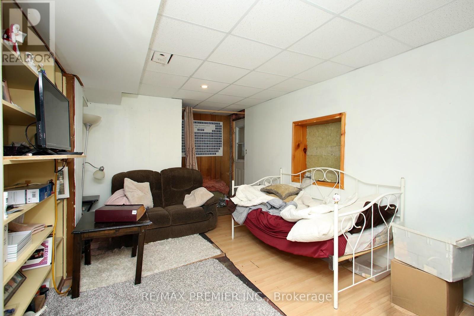 












1914 LIVERPOOL ROAD

,
Pickering,




Ontario
L1V1W5

