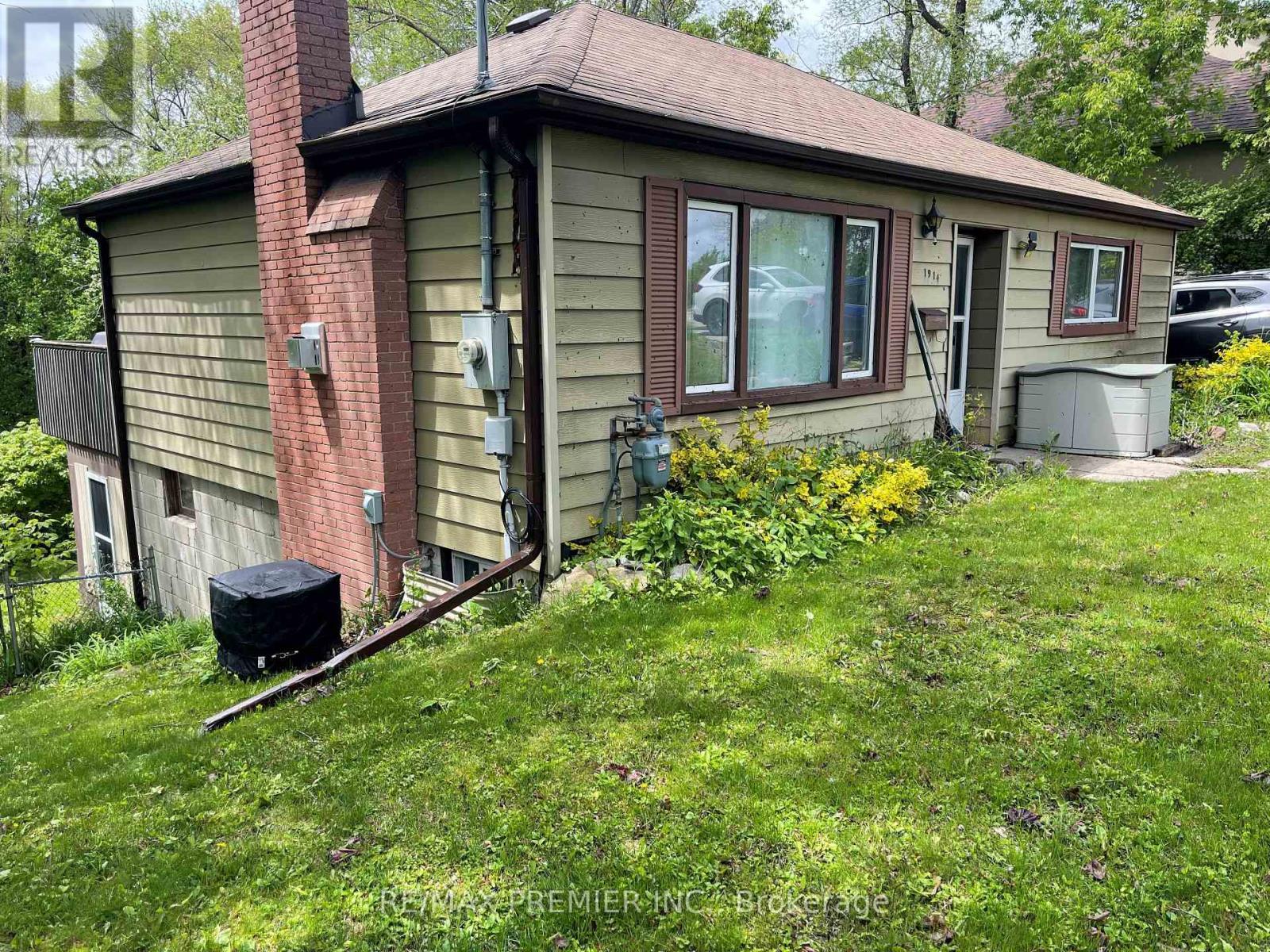 












1914 LIVERPOOL ROAD

,
Pickering,




Ontario
L1V1W5

