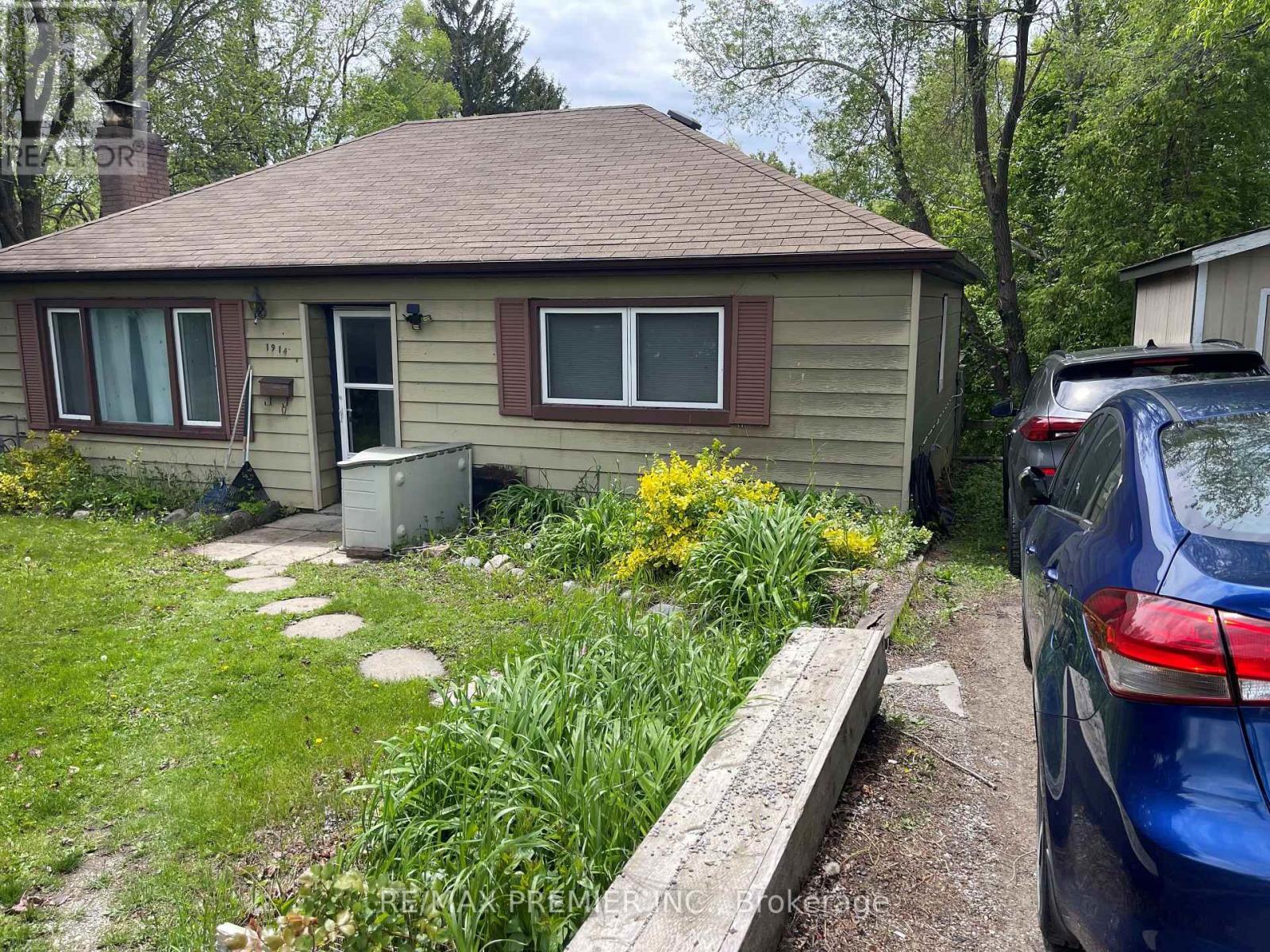 












1914 LIVERPOOL ROAD

,
Pickering,




Ontario
L1V1W5

