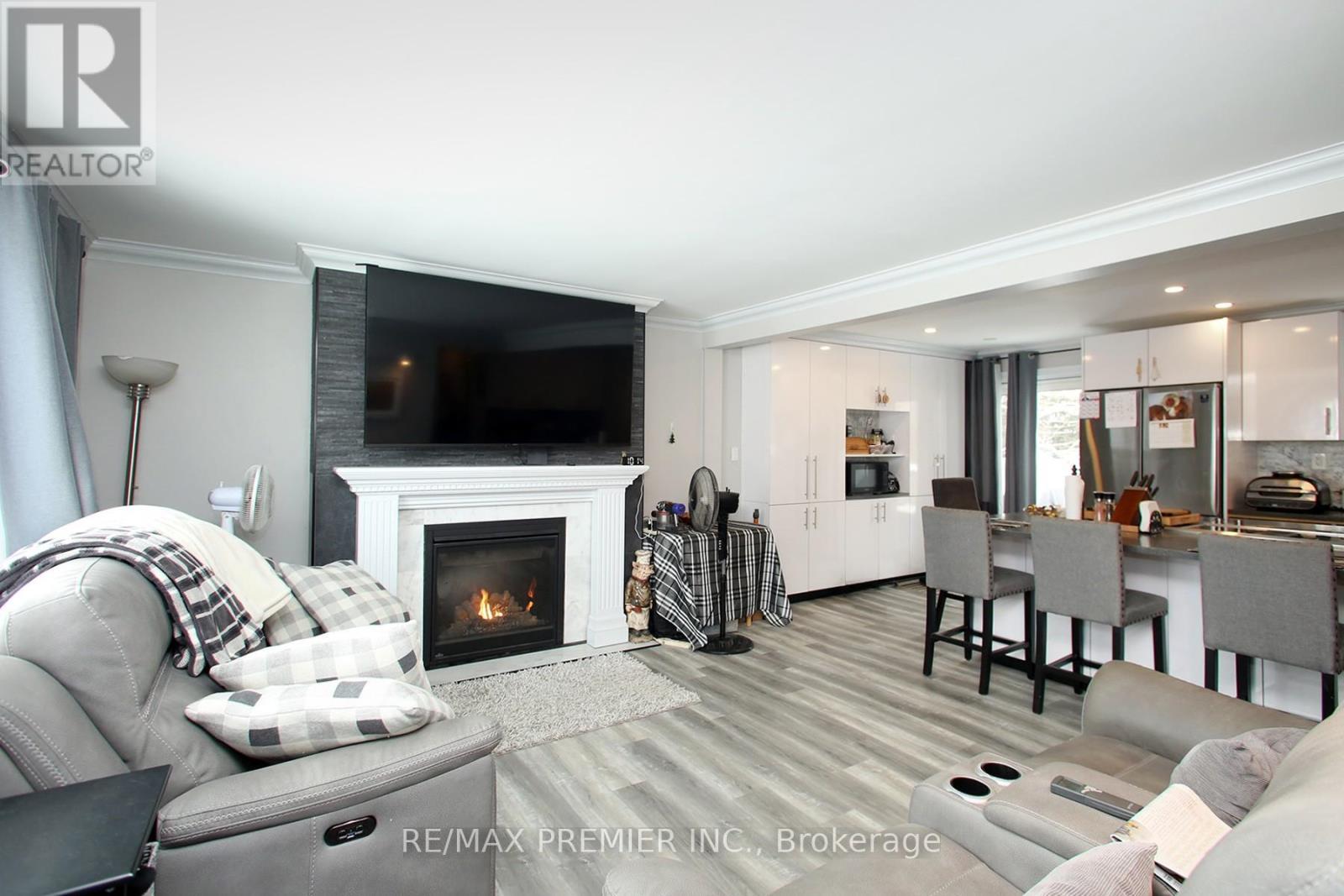 












1914 LIVERPOOL ROAD

,
Pickering,




Ontario
L1V1W5

