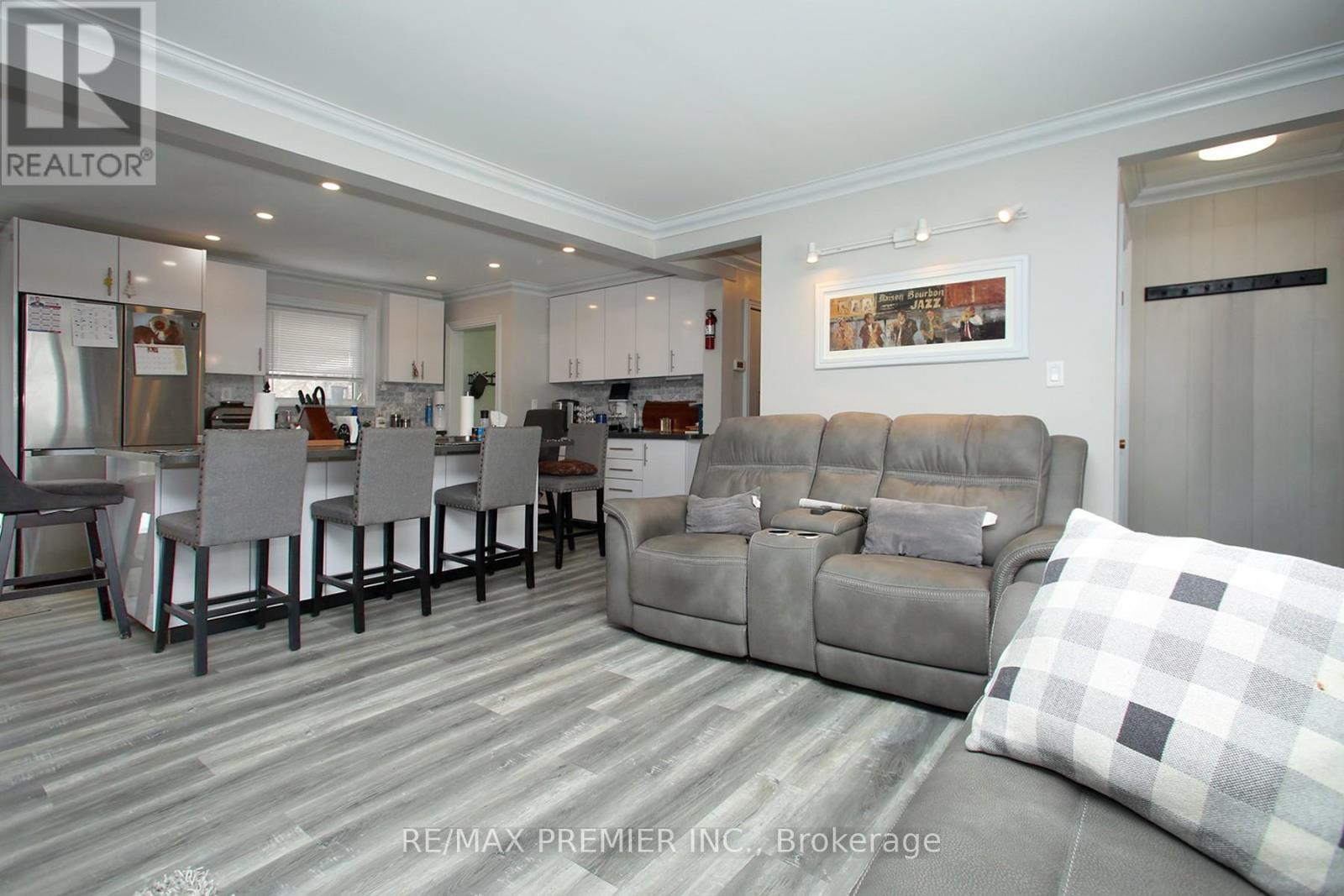 












1914 LIVERPOOL ROAD

,
Pickering,




Ontario
L1V1W5

