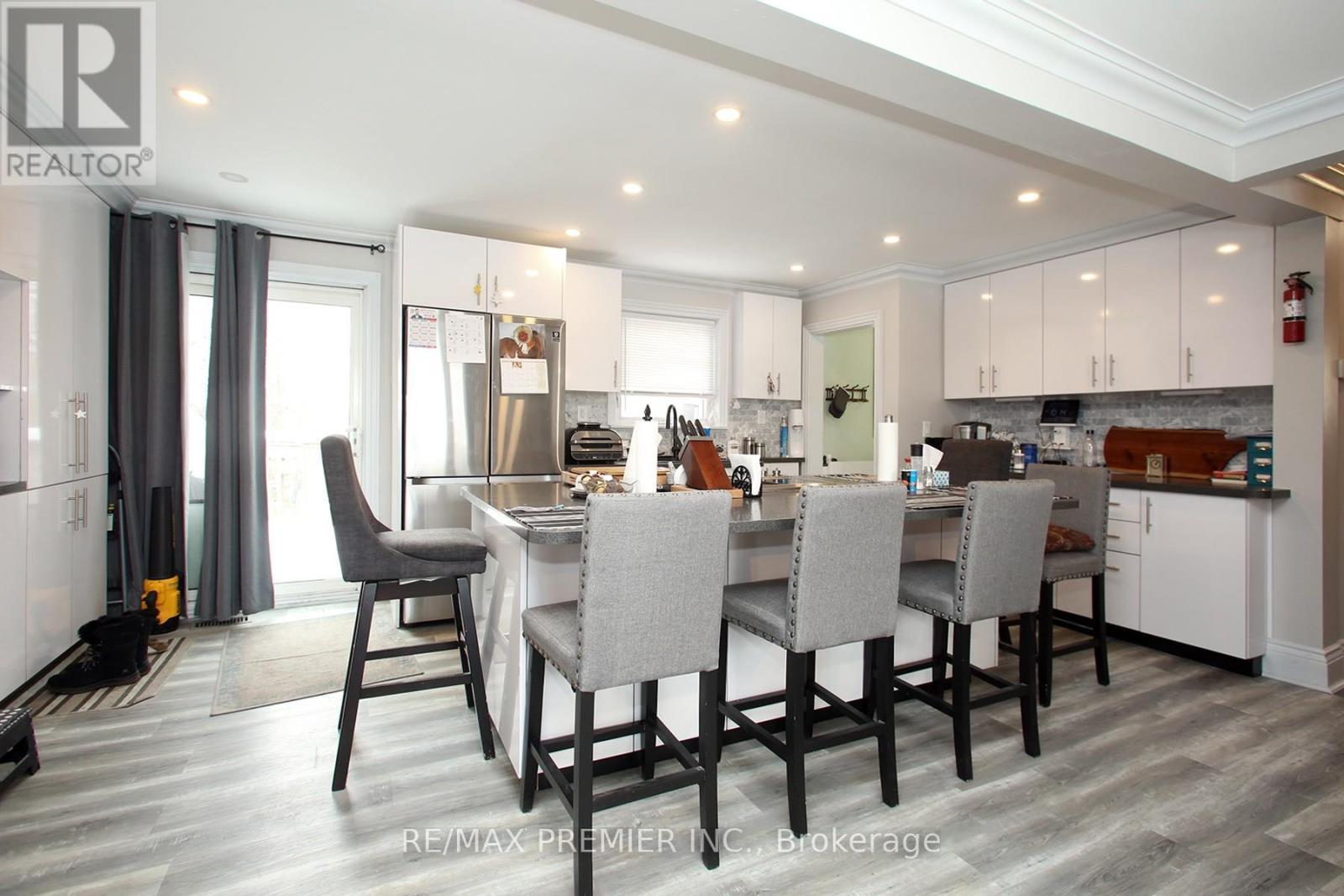 












1914 LIVERPOOL ROAD

,
Pickering,




Ontario
L1V1W5

