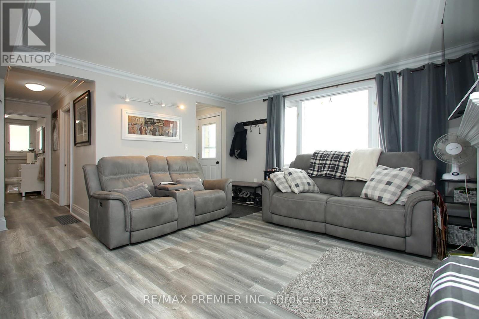 












1914 LIVERPOOL ROAD

,
Pickering,




Ontario
L1V1W5


