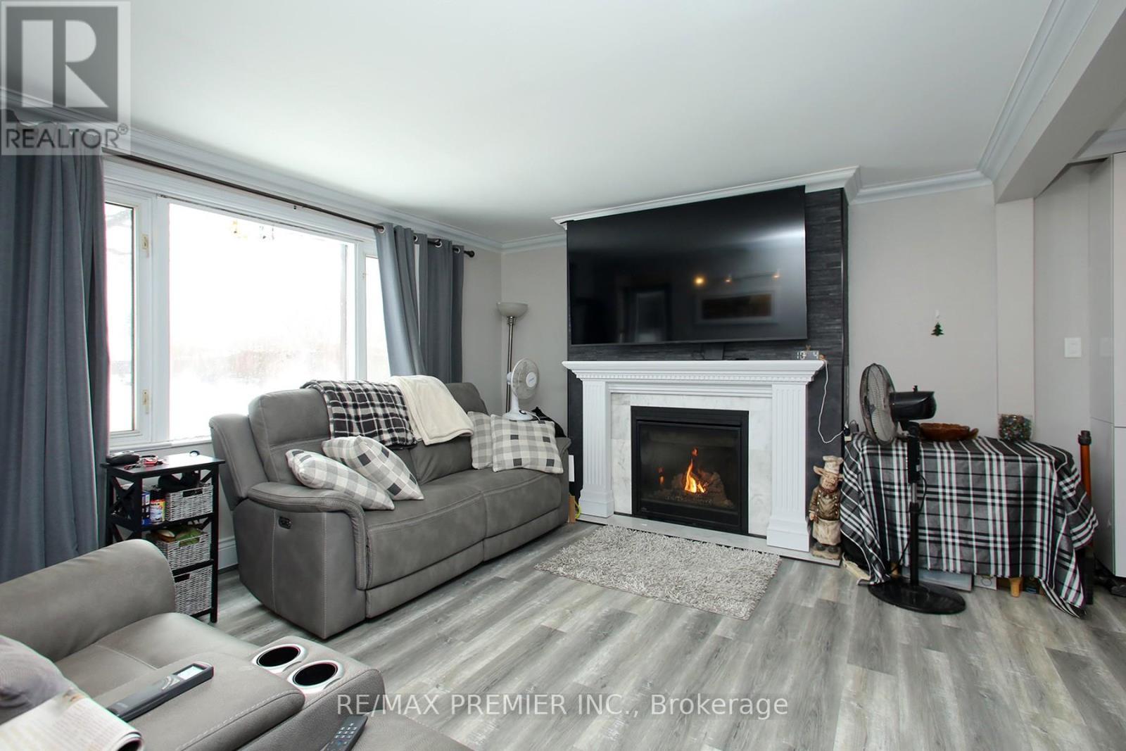 












1914 LIVERPOOL ROAD

,
Pickering,




Ontario
L1V1W5

