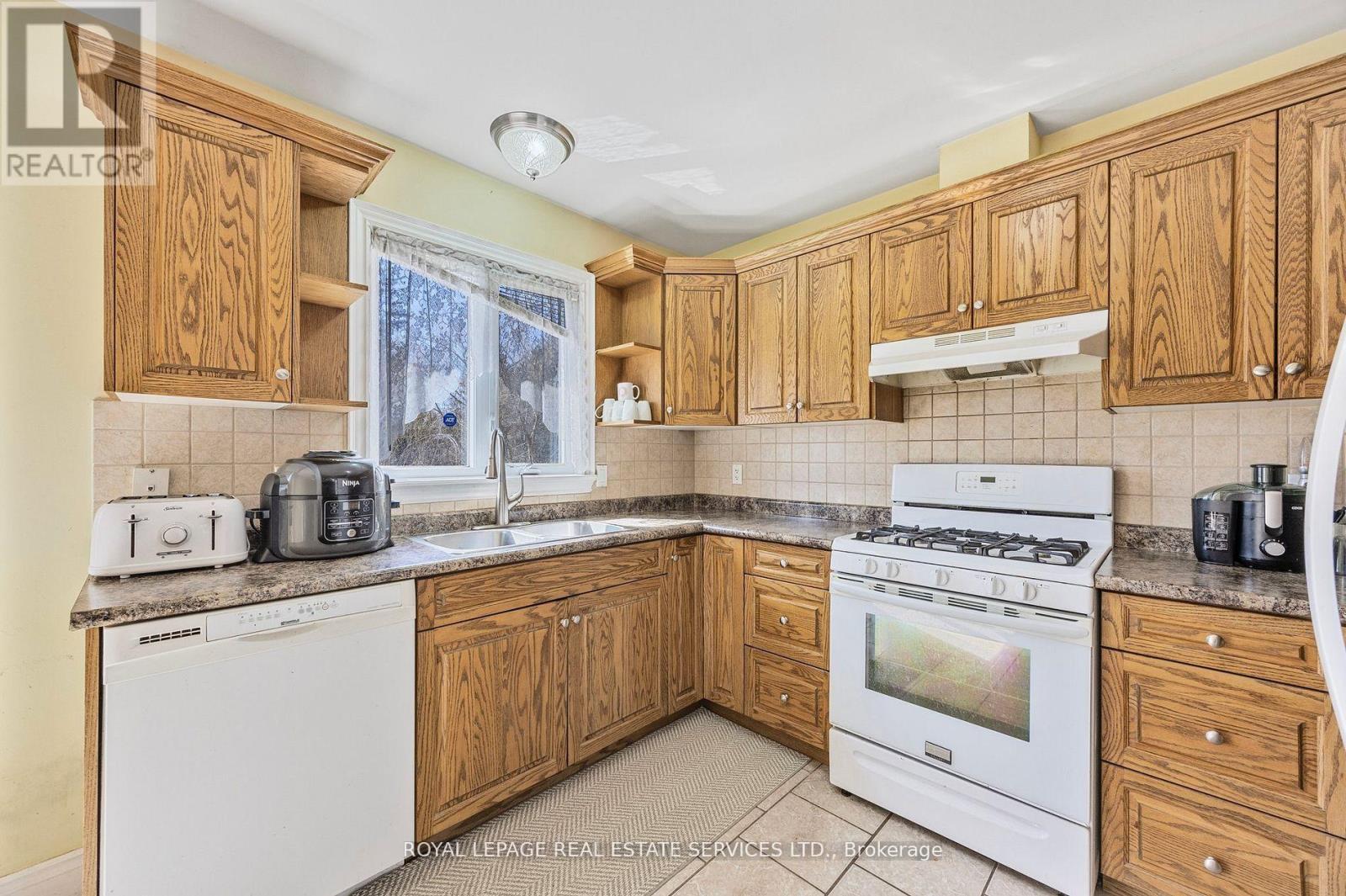 












96 46TH STREET N

,
Wasaga Beach,




Ontario
L9Z1Y7

