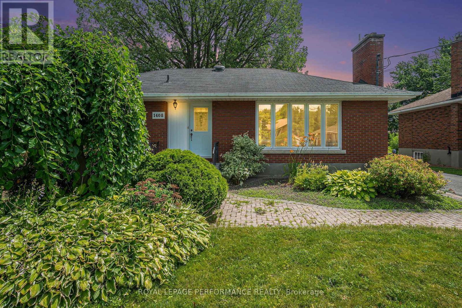 












1408 JOYCE STREET

,
Cornwall,




Ontario
K6J1Y3

