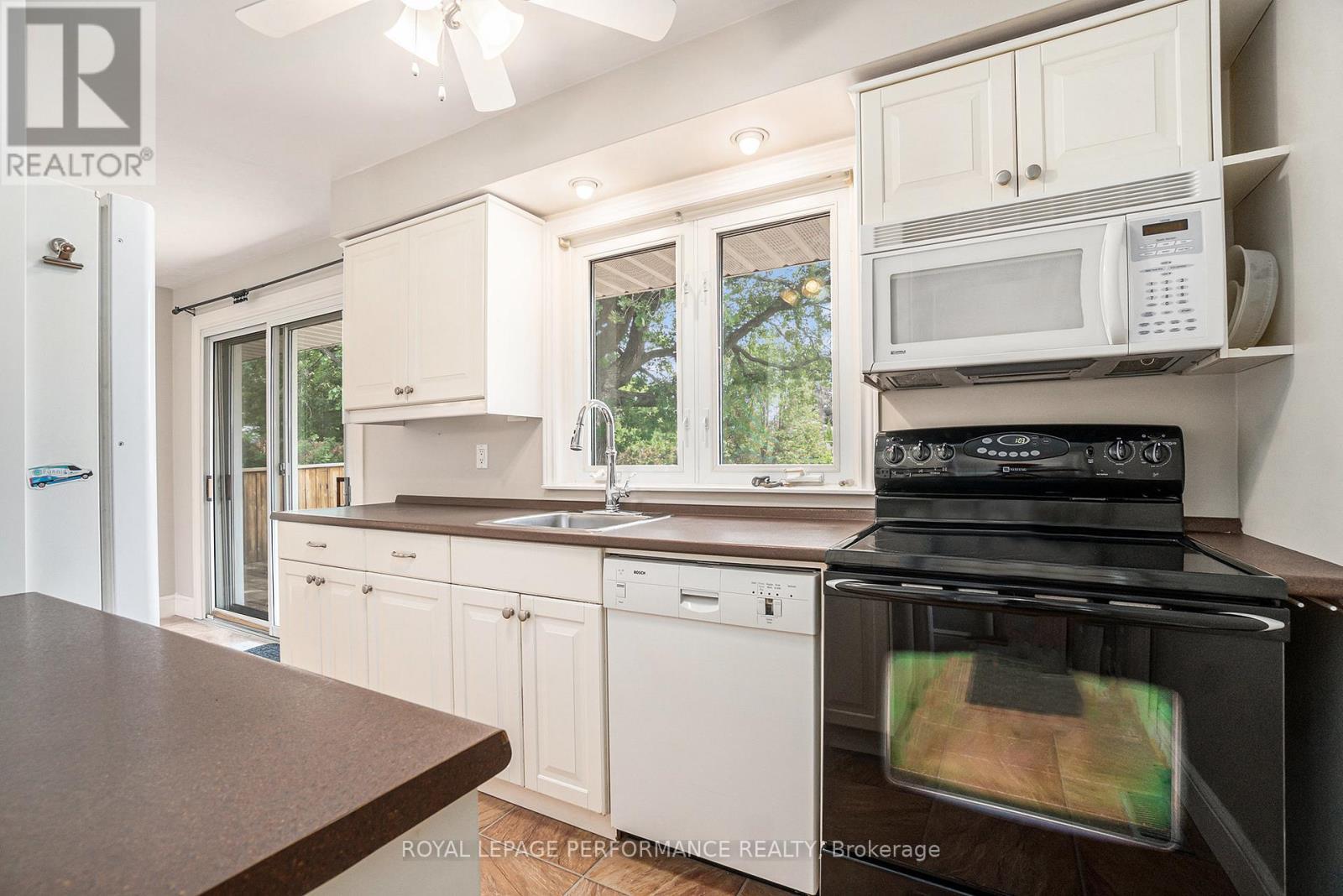 












1408 JOYCE STREET

,
Cornwall,




Ontario
K6J1Y3

