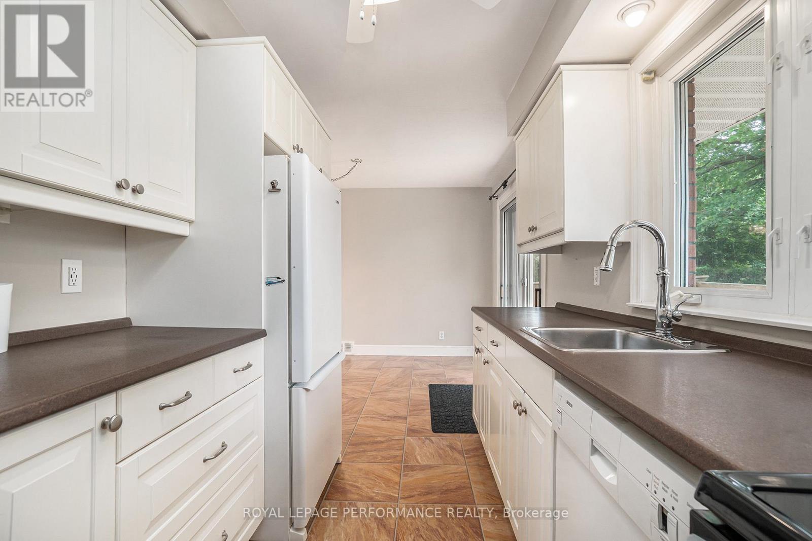 












1408 JOYCE STREET

,
Cornwall,




Ontario
K6J1Y3

