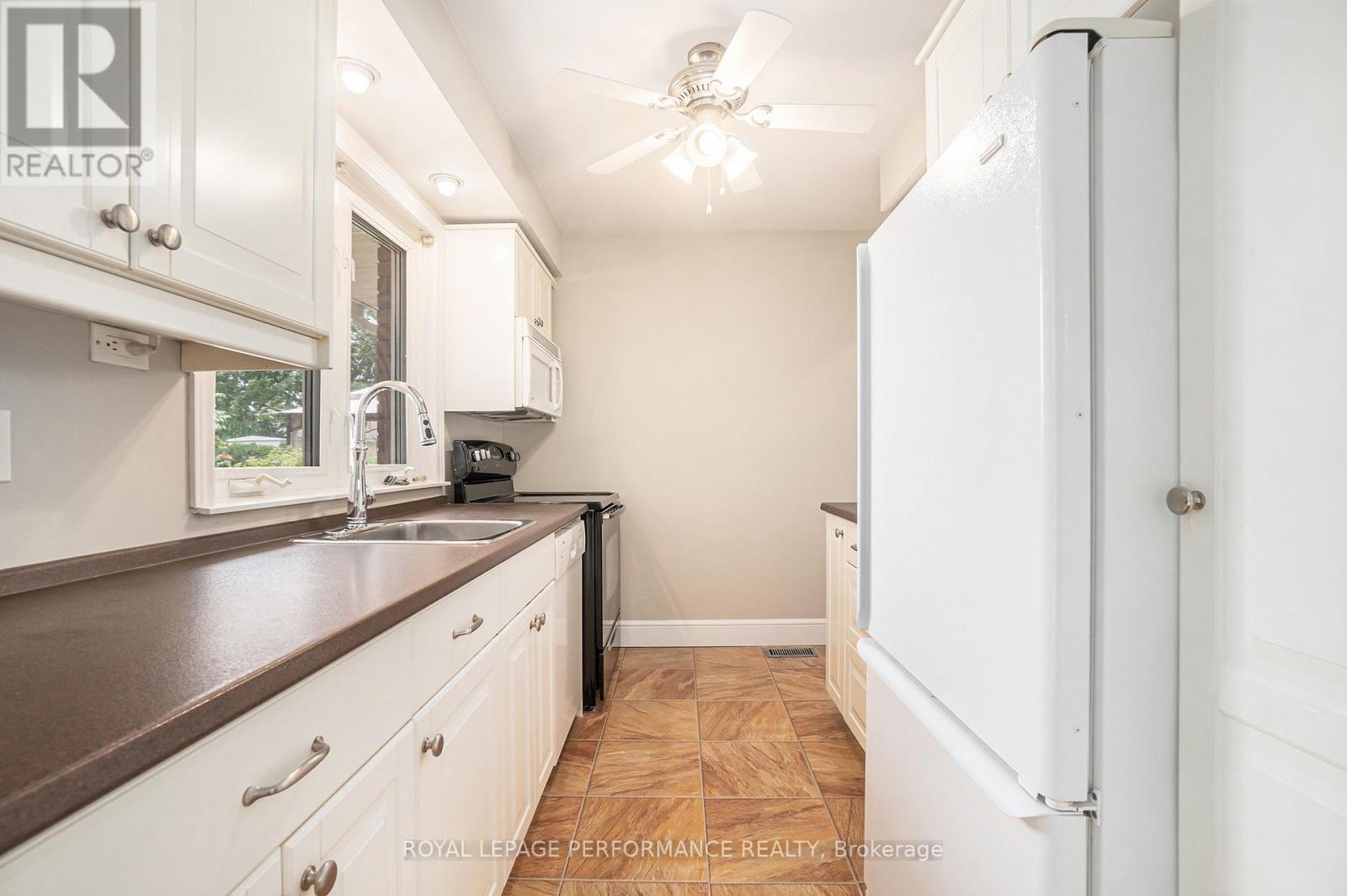 












1408 JOYCE STREET

,
Cornwall,




Ontario
K6J1Y3


