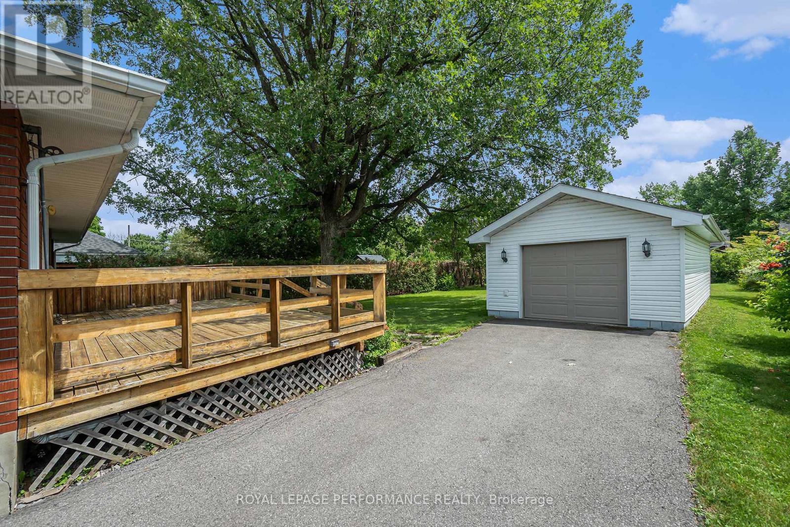 












1408 JOYCE STREET

,
Cornwall,




Ontario
K6J1Y3

