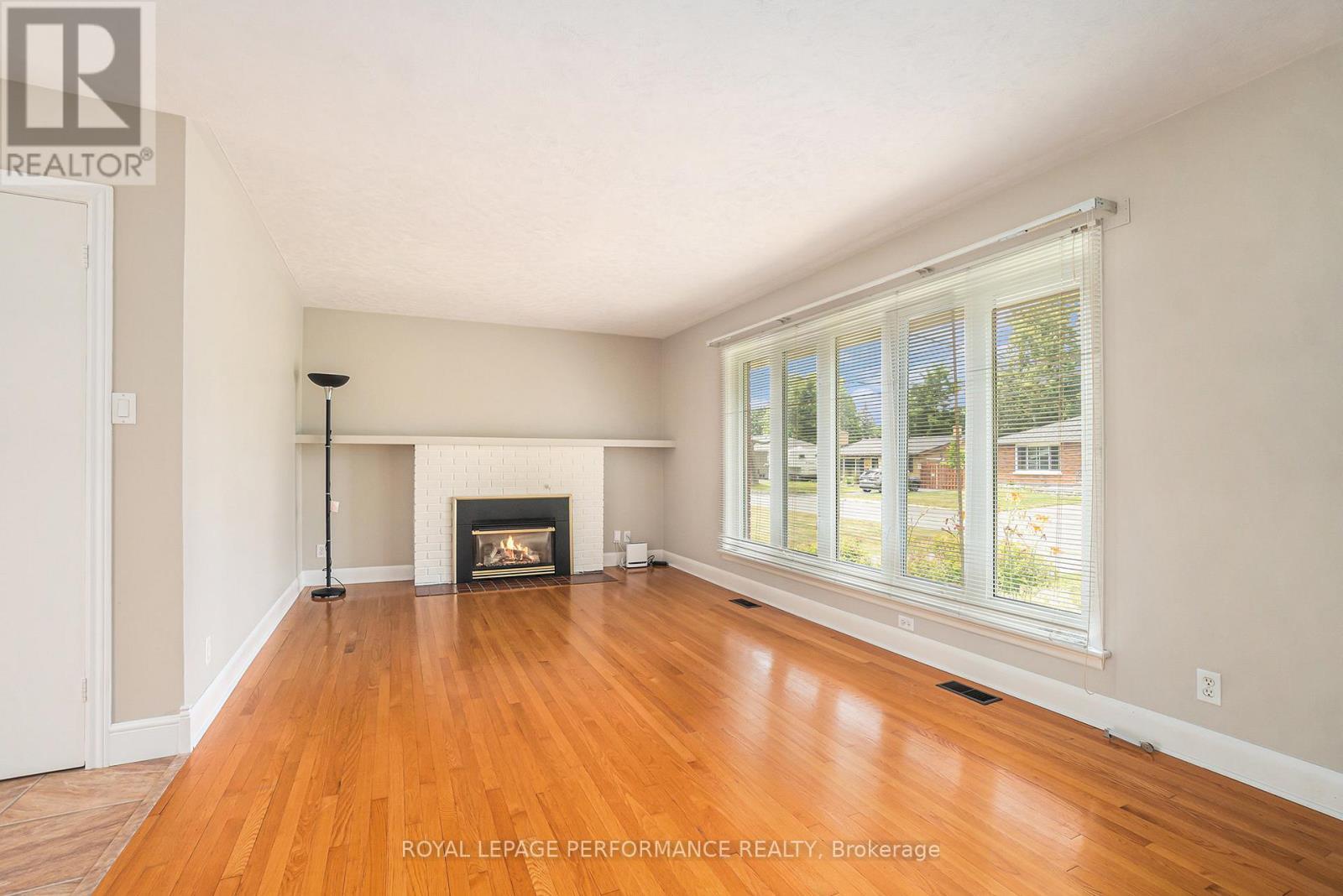 












1408 JOYCE STREET

,
Cornwall,




Ontario
K6J1Y3

