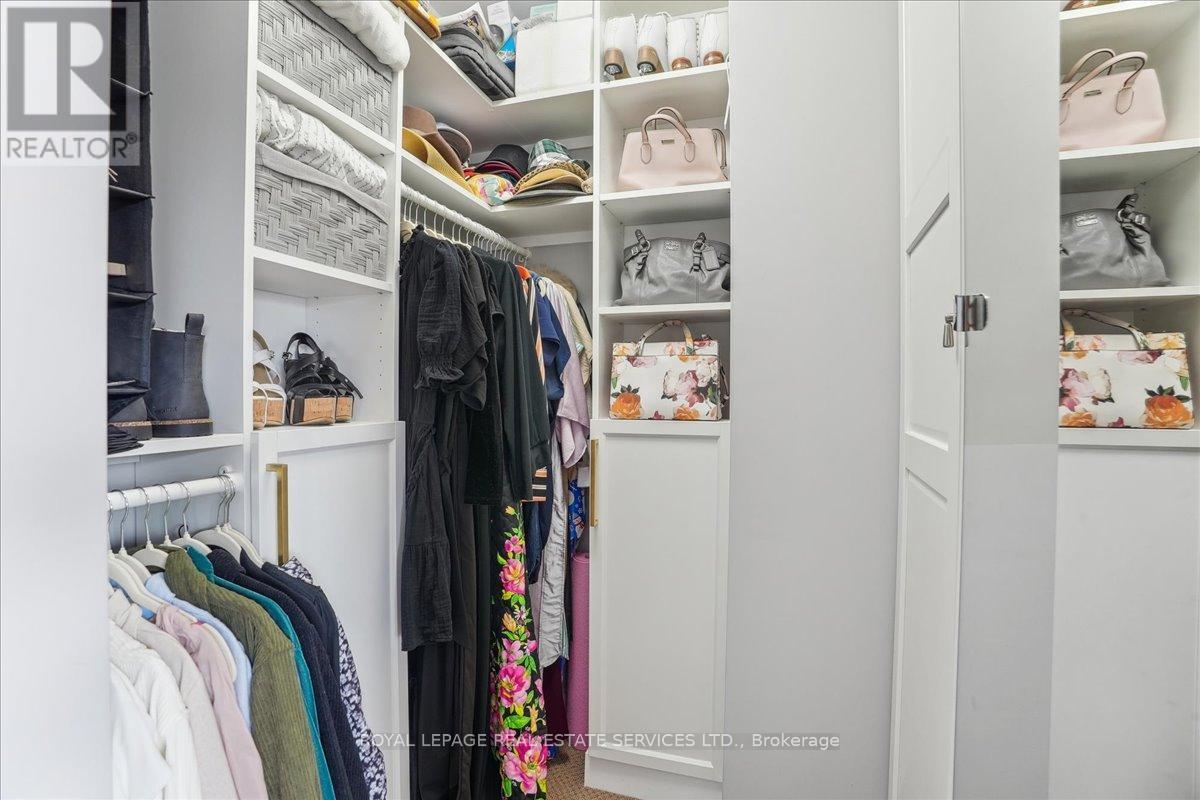 












5956 CHERCOVER COURT

,
Burlington,




Ontario
L7L6T2

