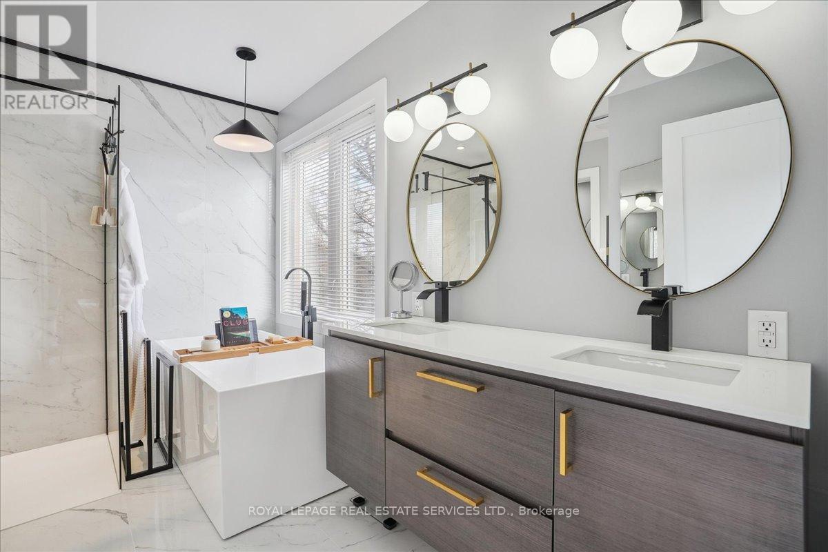 












5956 CHERCOVER COURT

,
Burlington,




Ontario
L7L6T2

