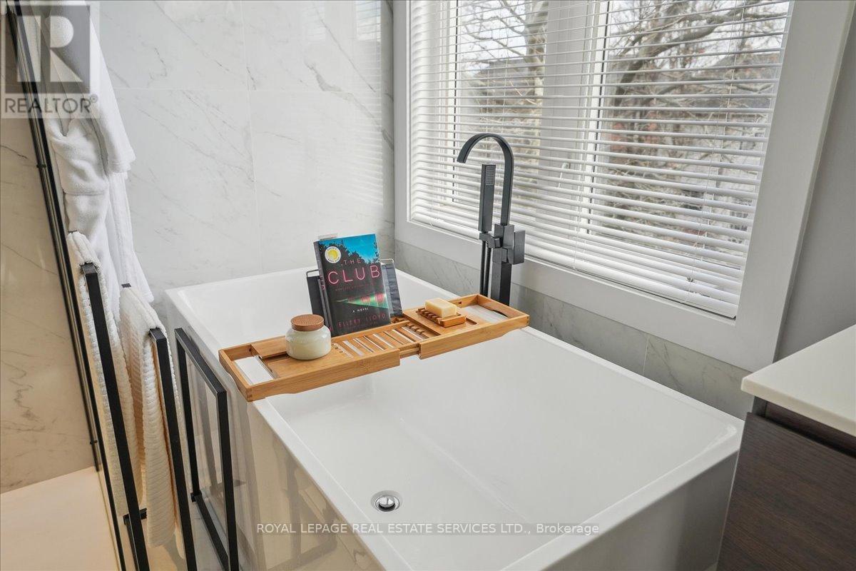 












5956 CHERCOVER COURT

,
Burlington,




Ontario
L7L6T2

