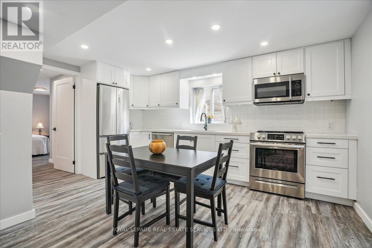 












5956 CHERCOVER COURT

,
Burlington,




Ontario
L7L6T2

