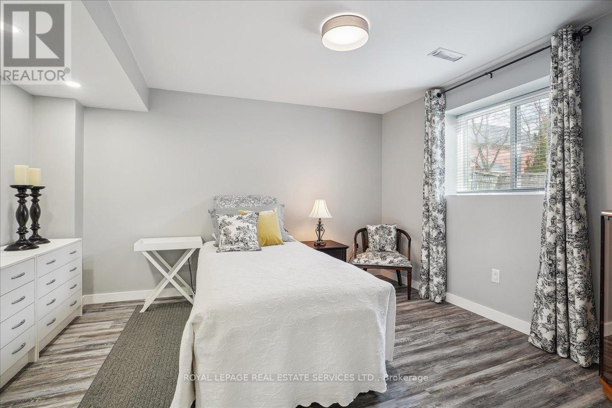 












5956 CHERCOVER COURT

,
Burlington,




Ontario
L7L6T2

