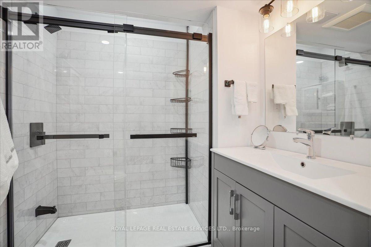 












5956 CHERCOVER COURT

,
Burlington,




Ontario
L7L6T2

