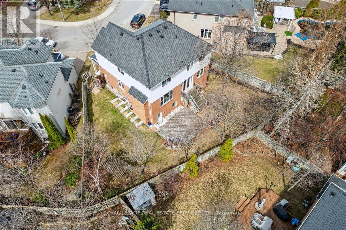 












5956 CHERCOVER COURT

,
Burlington,




Ontario
L7L6T2

