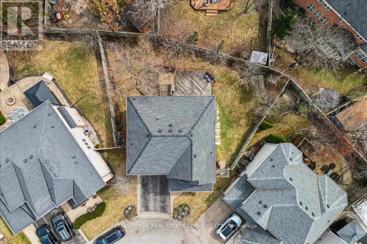 












5956 CHERCOVER COURT

,
Burlington,




Ontario
L7L6T2

