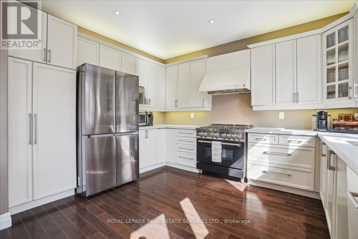 












5956 CHERCOVER COURT

,
Burlington,




Ontario
L7L6T2

