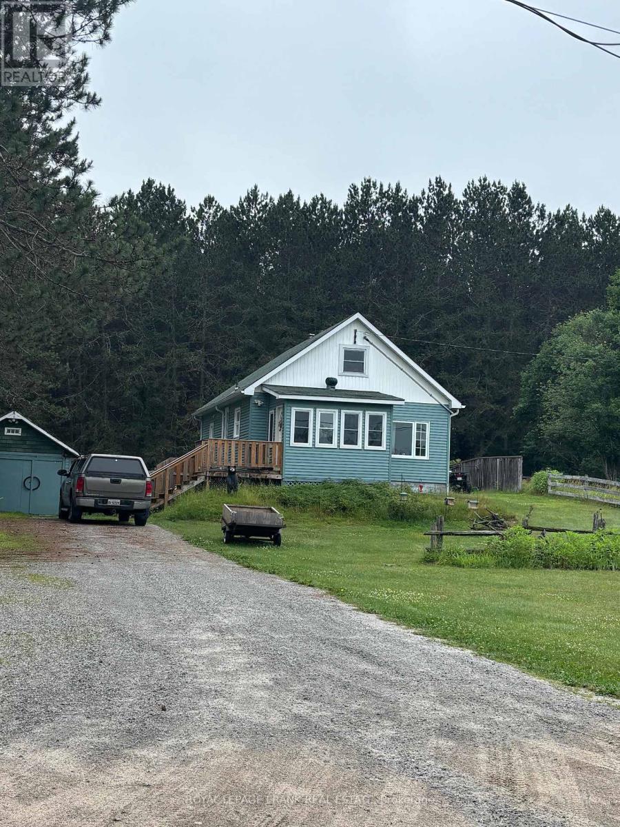 












31 BOULTER LAKE ROAD

,
Hastings Highlands (McClure Ward),




Ontario
K0L2K0

