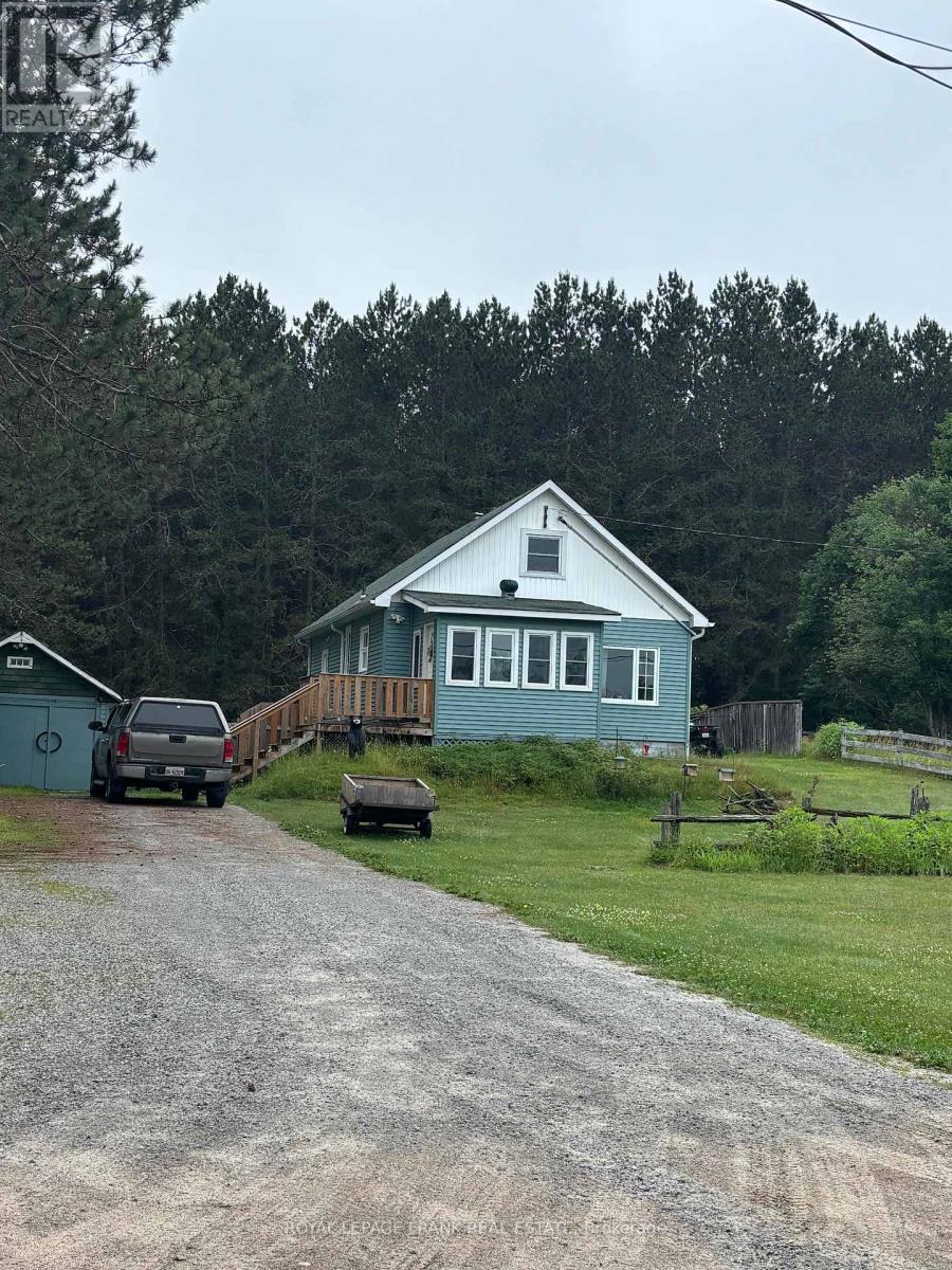 












31 BOULTER LAKE ROAD

,
Hastings Highlands (McClure Ward),




Ontario
K0L2K0

